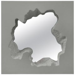 Miroir carré Broken de Gufram par Snarkitecture, gris