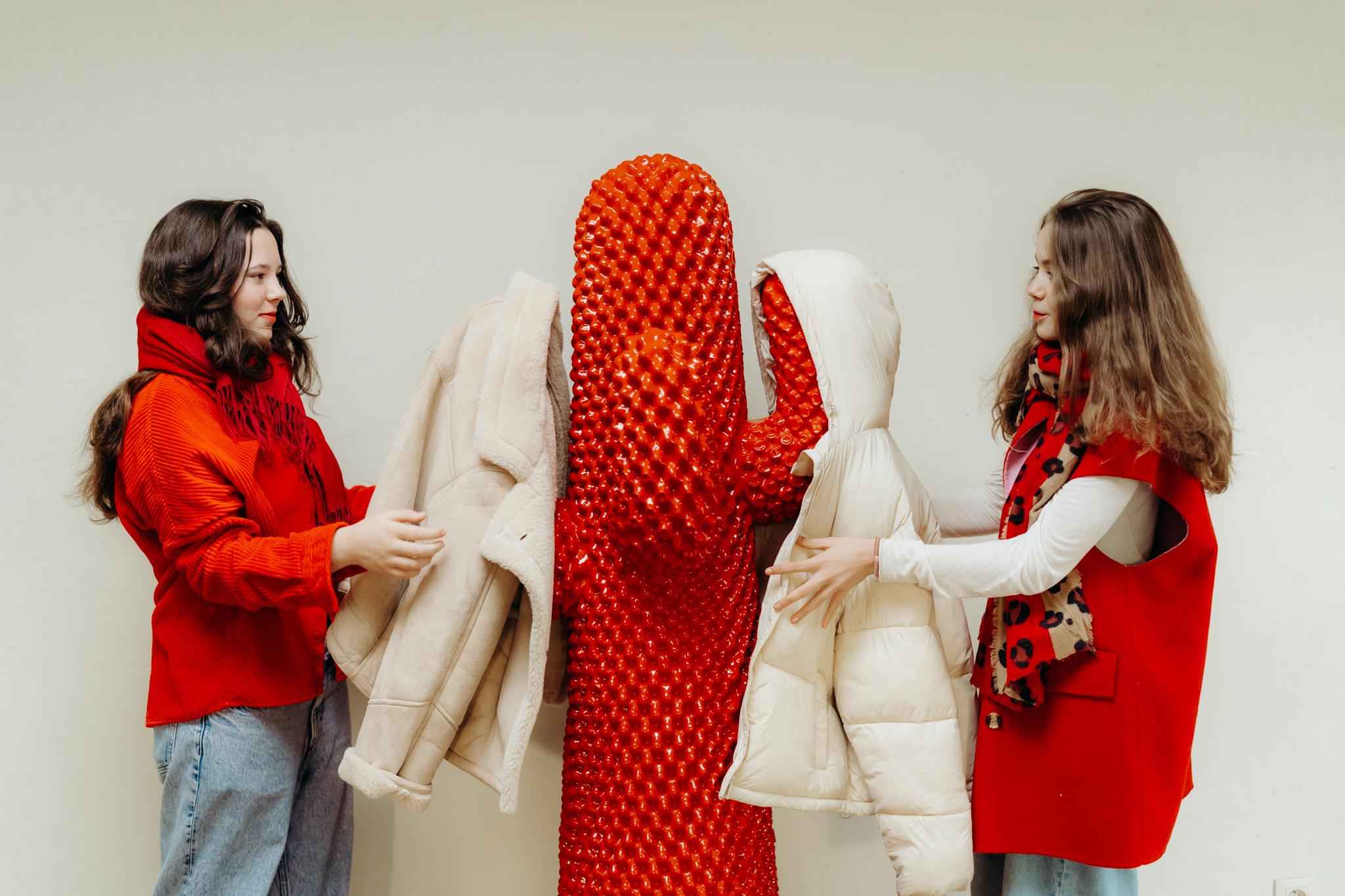 Gufram Cactus Rosso Coatrack, sculpture de Drocco/Mello, édition limitée 360/500 en vente 4