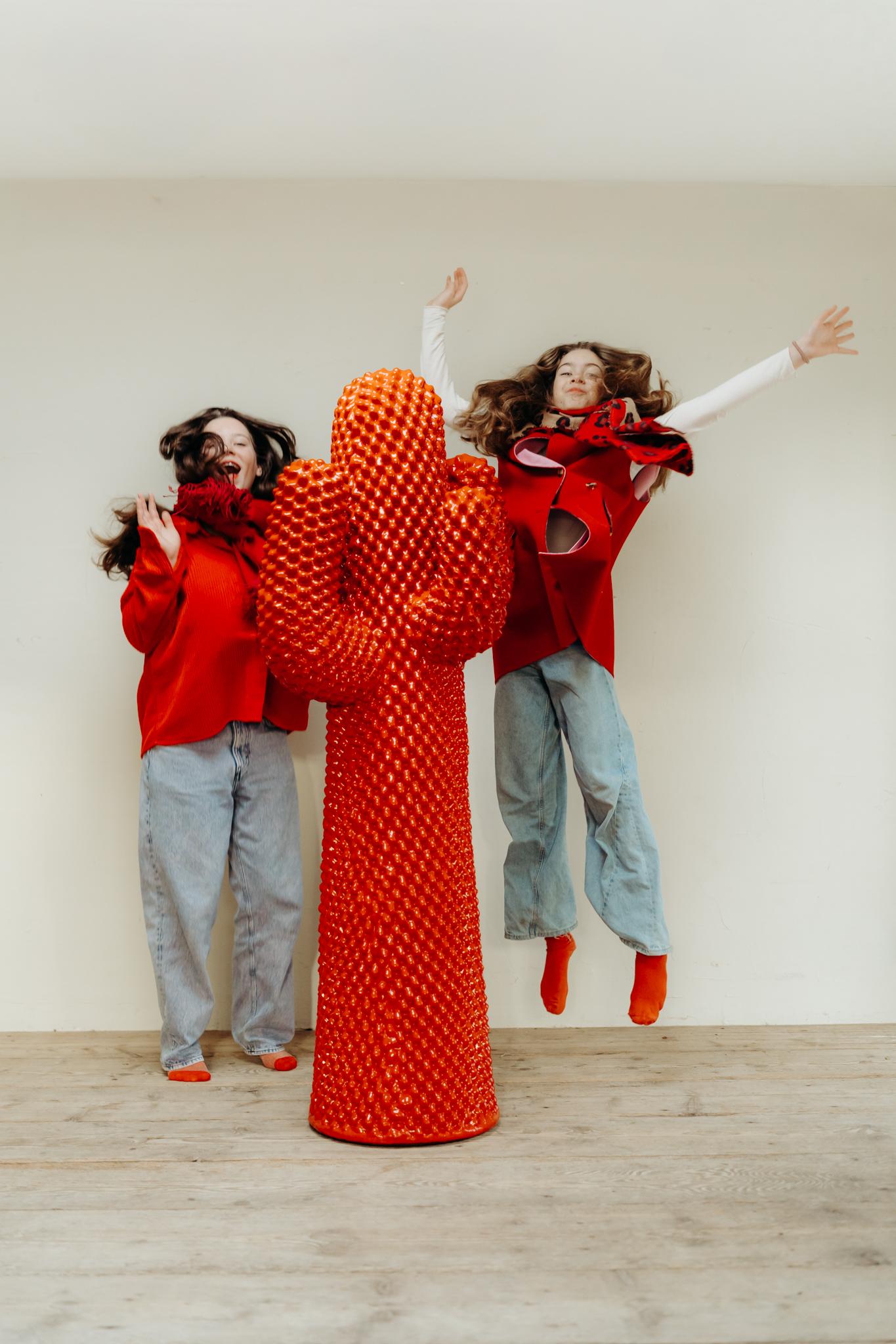 Gufram Cactus Rosso Coatrack, sculpture de Drocco/Mello, édition limitée 360/500 en vente 7
