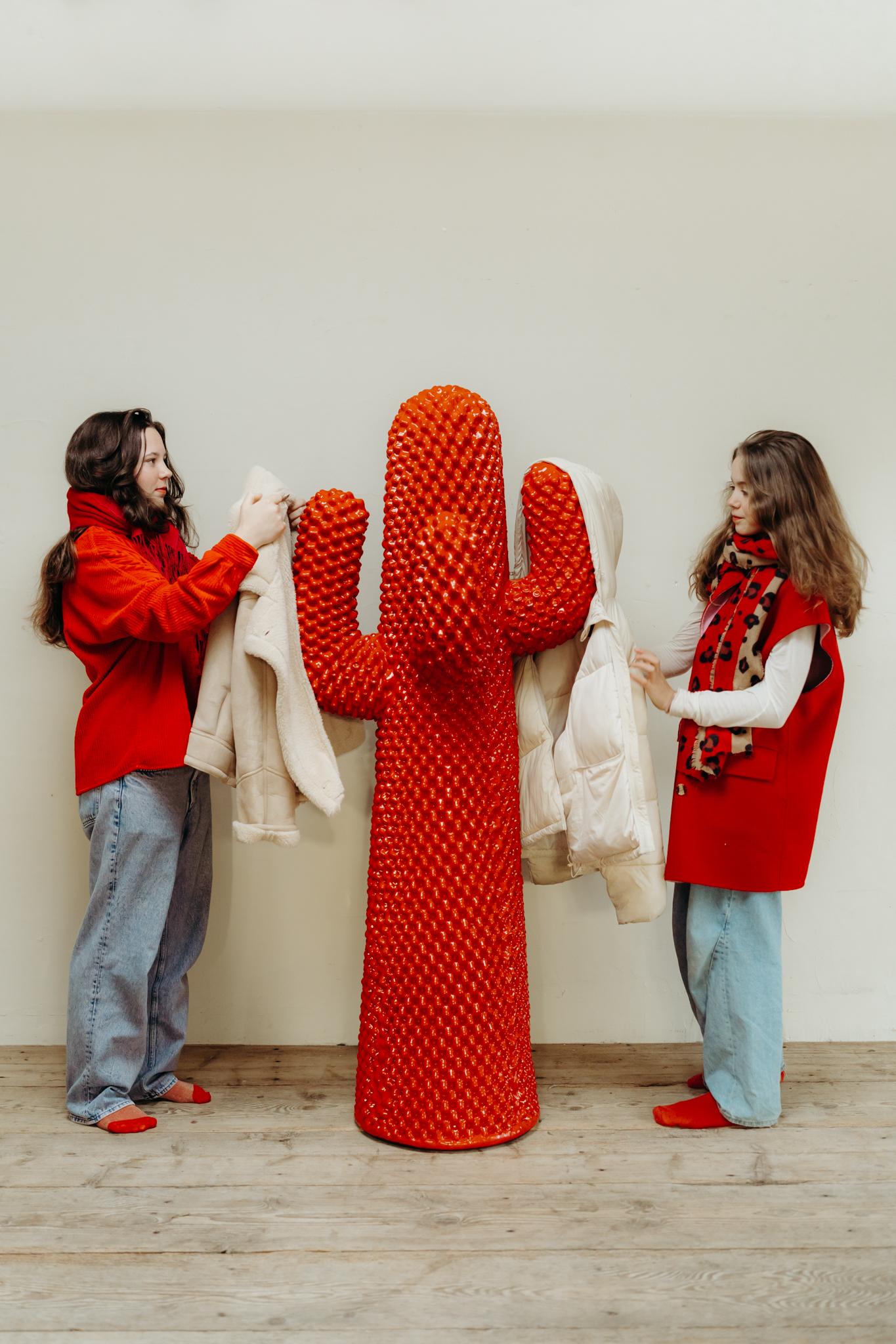 Gufram Cactus Rosso Coatrack, sculpture de Drocco/Mello, édition limitée 360/500 Bon état - En vente à Brecht, BE