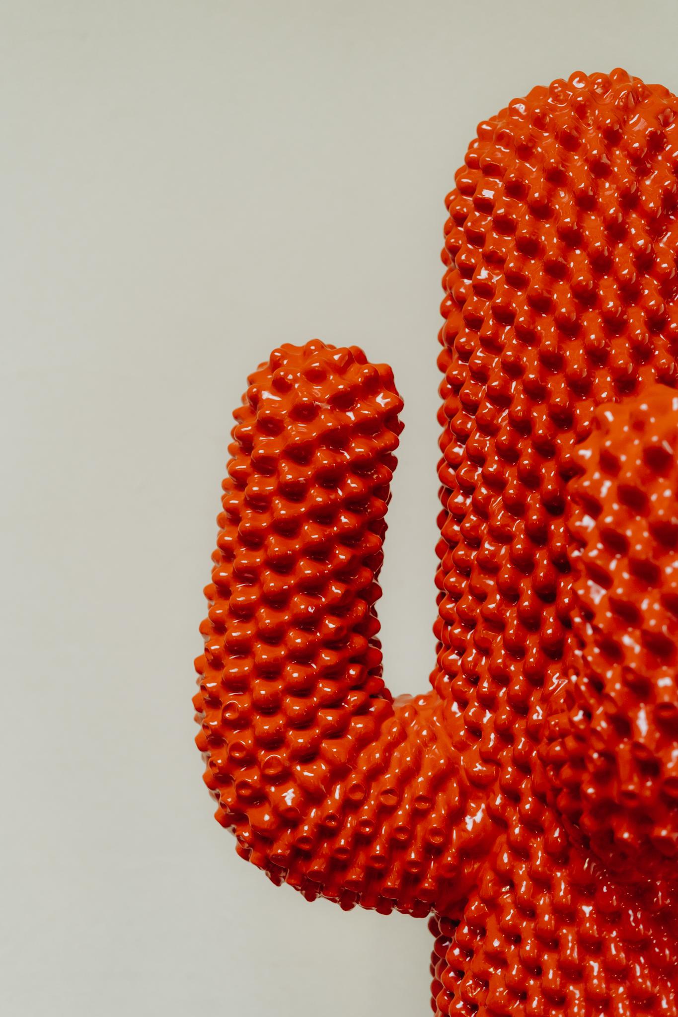 Gufram Cactus Rosso Coatrack, sculpture de Drocco/Mello, édition limitée 360/500 en vente 1