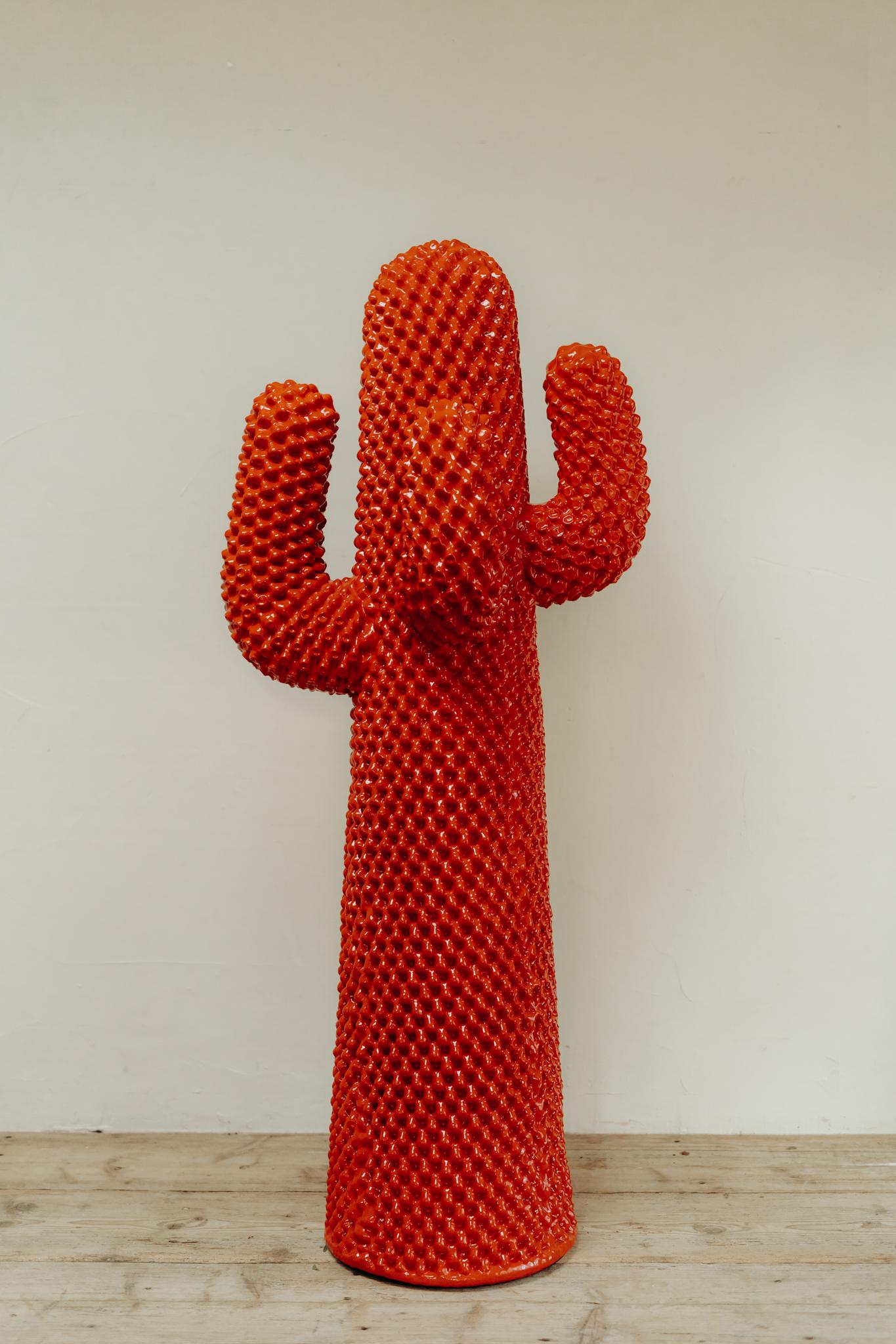 Gufram Cactus Rosso Coatrack, sculpture de Drocco/Mello, édition limitée 360/500 en vente 3