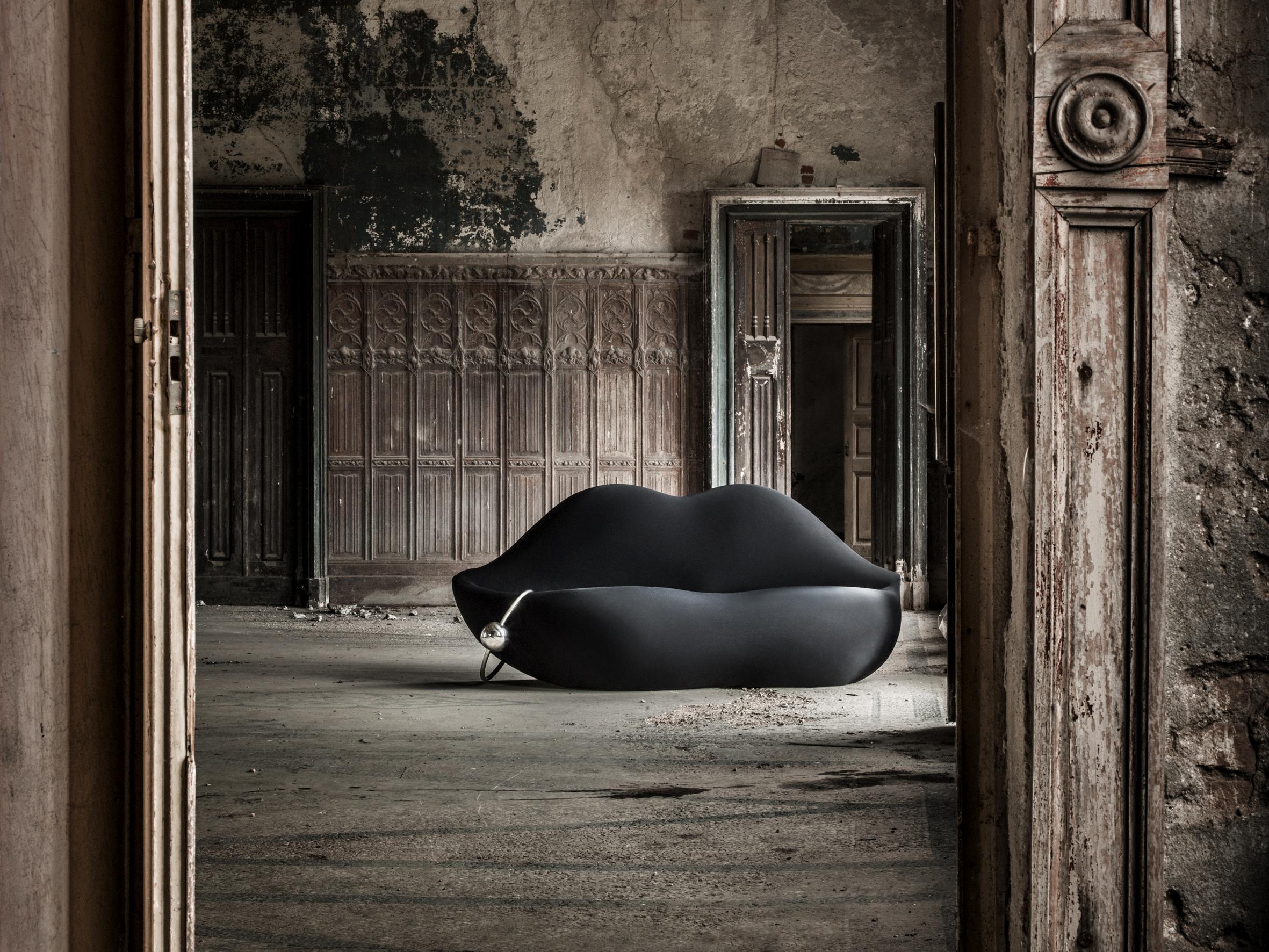 italien GUFRAM Dark Lady Couch de Studio 65 en vente