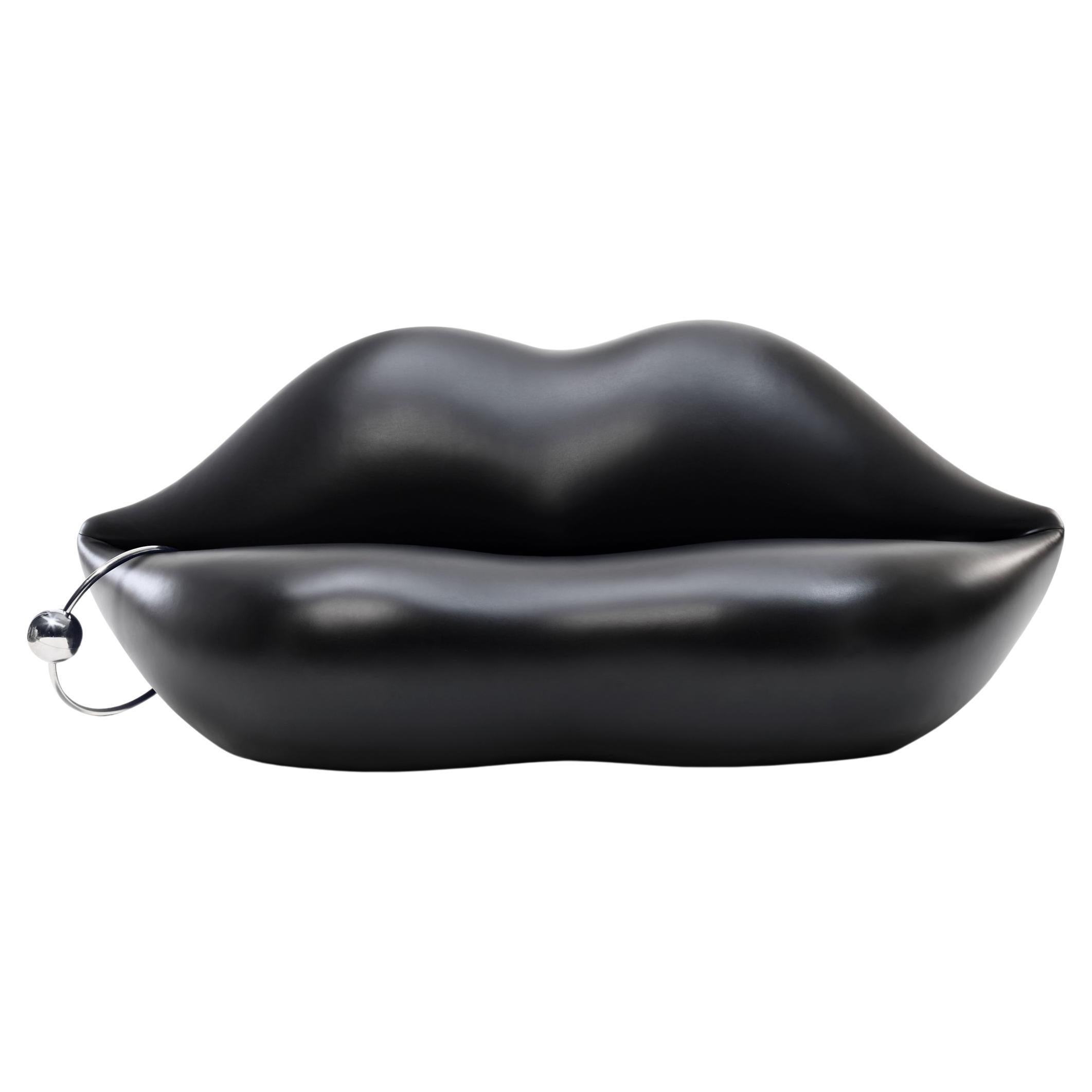 Gufram, Dunkle Dame Lippenförmige Couch mit abnehmbarer verchromter durchbrochener Verzierung von Studio 65 im Angebot