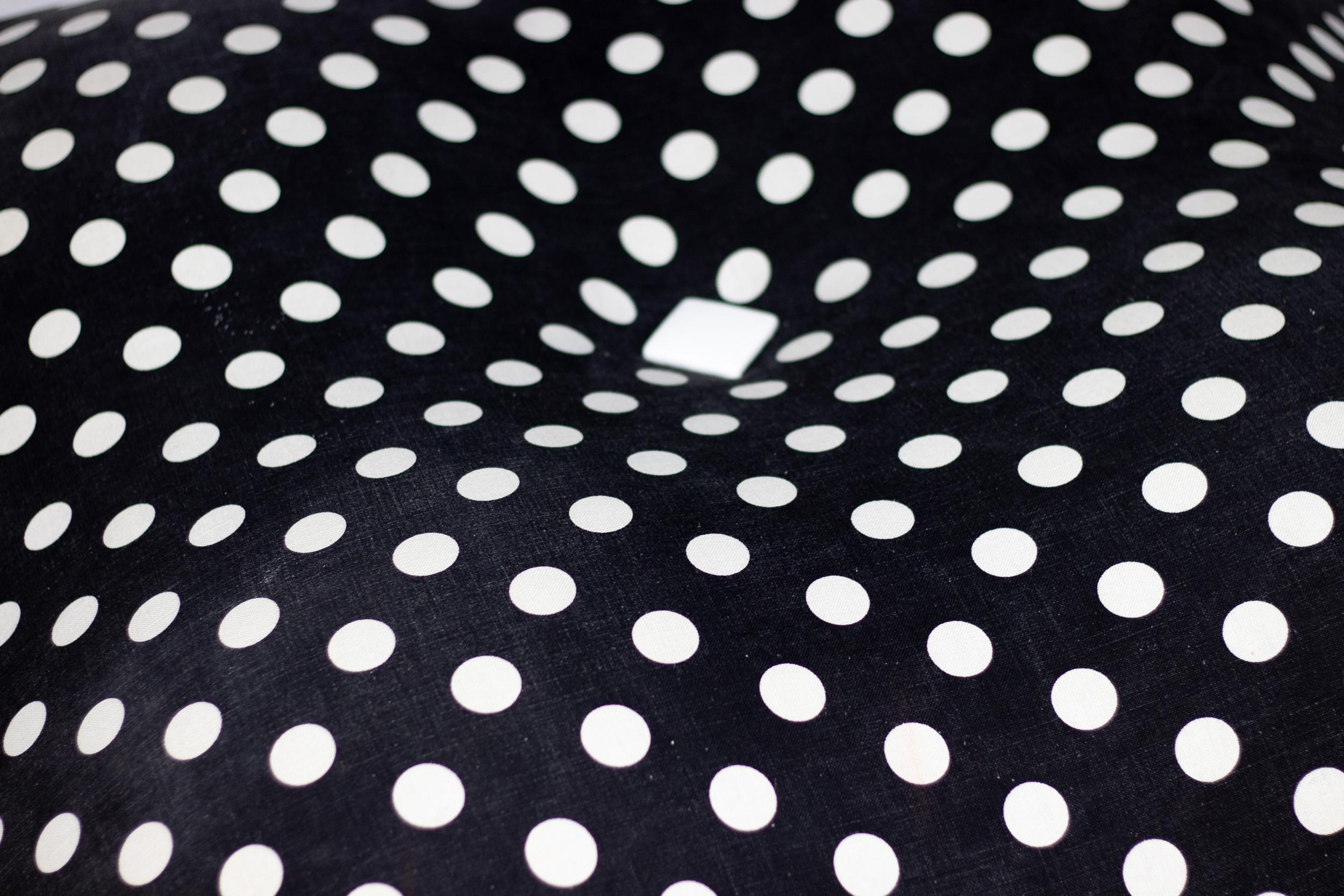 Coussin géant à pois de Gufram État moyen - En vente à Dronten, NL