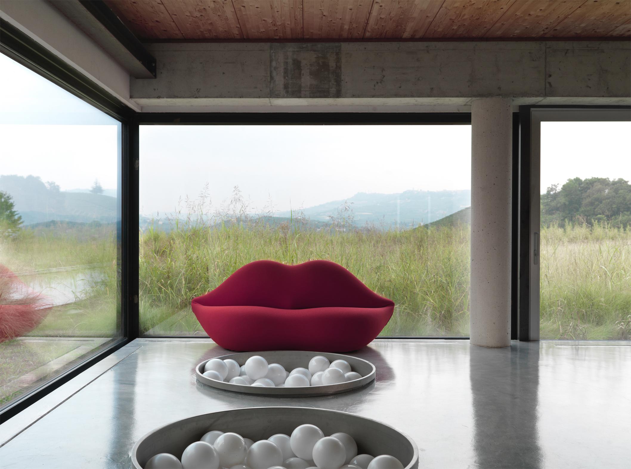 Gufram, „Bocca Unlimited“, lippenförmiges Sofa in Lippenform, 335- Elfenbein, von Studio 65 (Moderne) im Angebot
