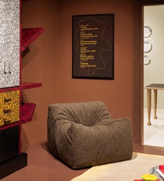 Fauteuil sculptural « Womb » de Gufram, conçu par Luigi Bistagnino, en chenille couleur caramel, 1972