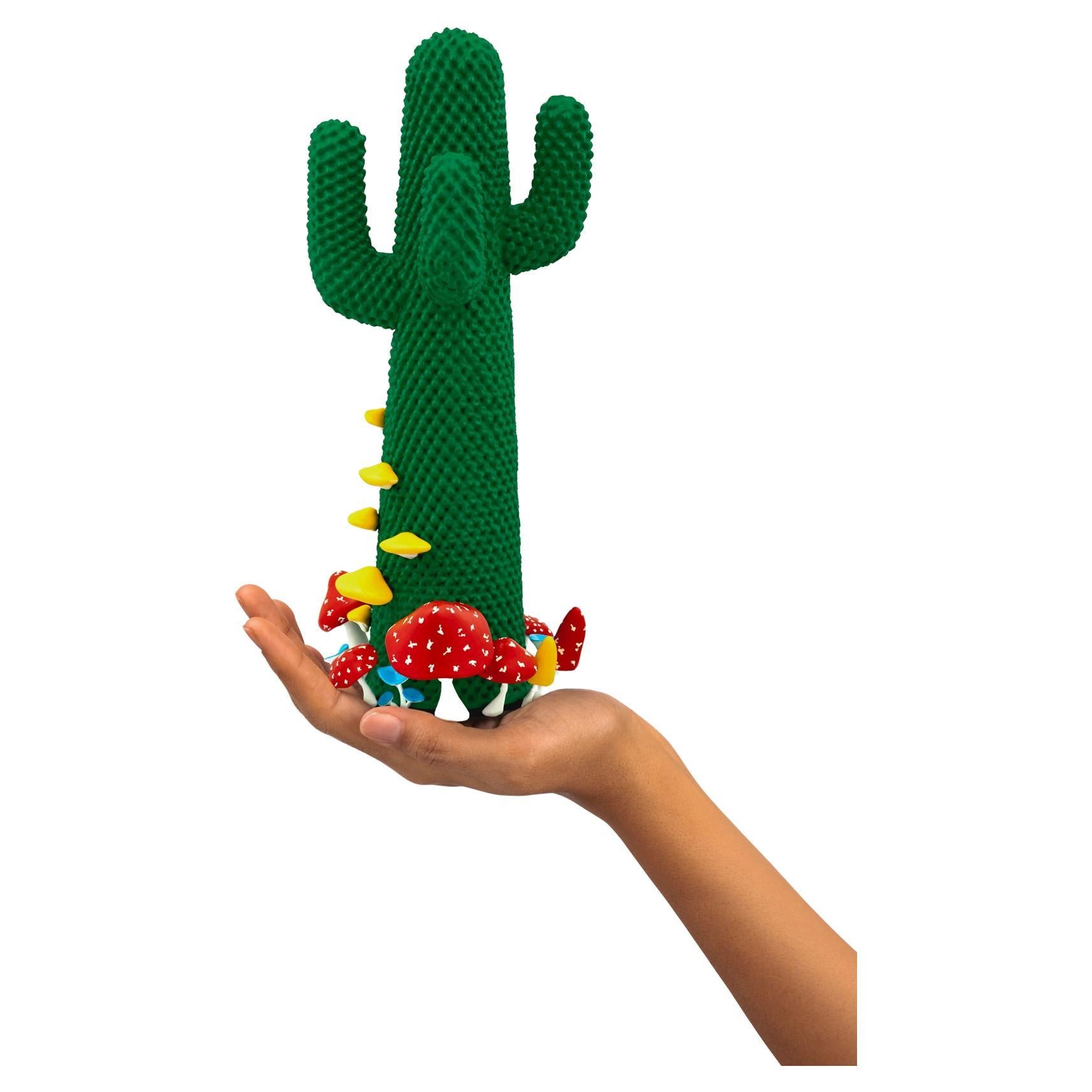 Limitierte Auflage #25/99

Gufram präsentiert die Miniaturversion des Shroom CACTUS®, die in Kollaboration mit A$AP Rocky und dem neuen Designstudio HOMMEMADE des Künstlers entstanden ist. Genau wie der Shroom CACTUS® in Originalgröße verfügt das