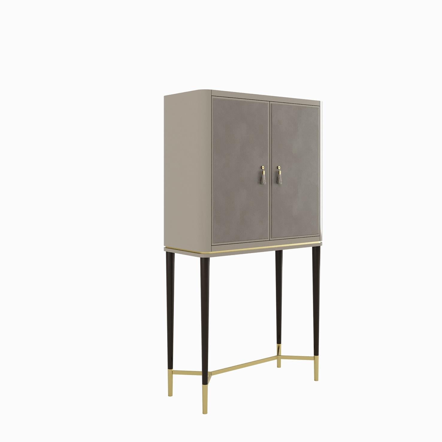 GUGA Bar Cabinet with Lined Doors and Antique Brass Feet and Handles 1