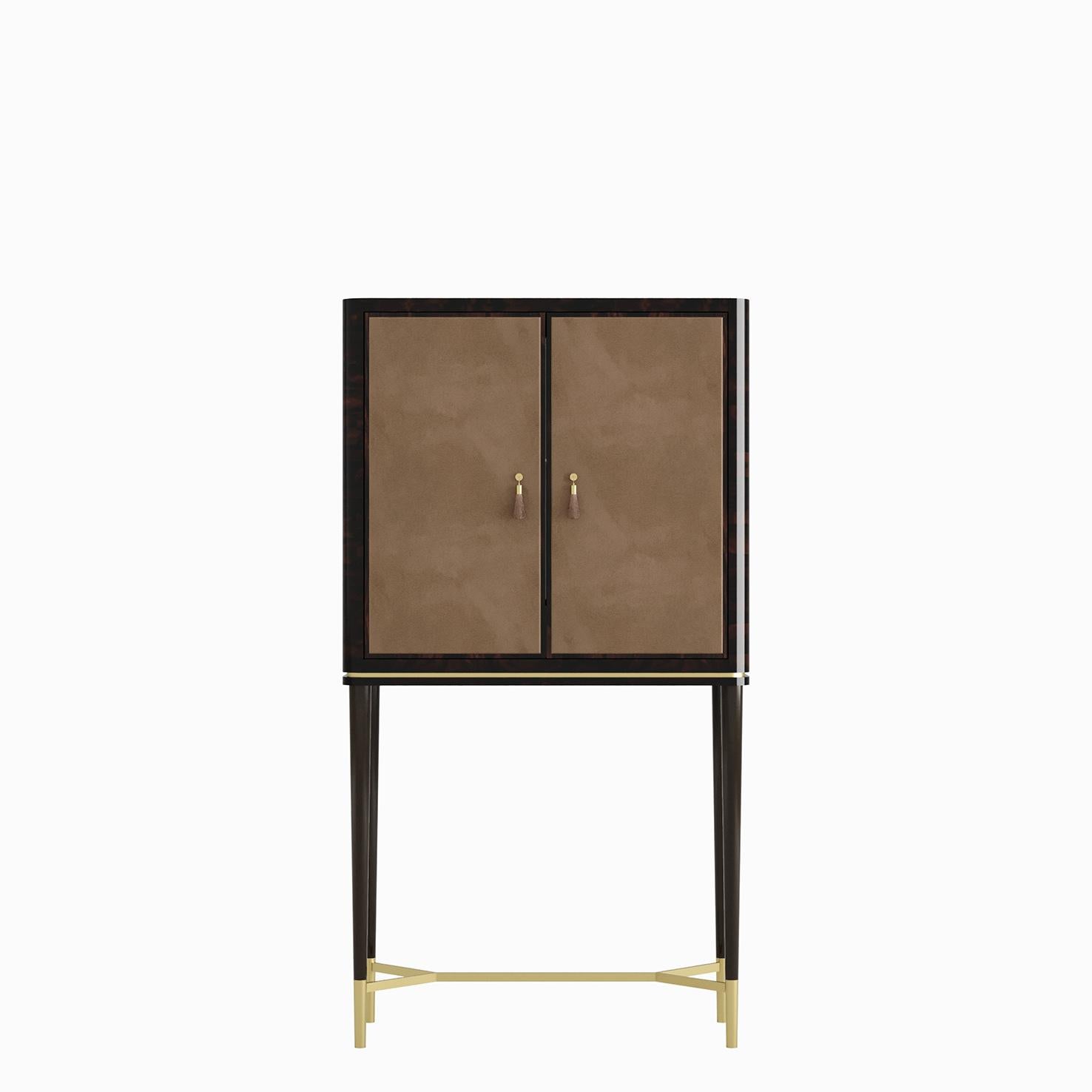 GUGA Bar Cabinet with Lined Doors and Antique Brass Feet and Handles For Sale 2