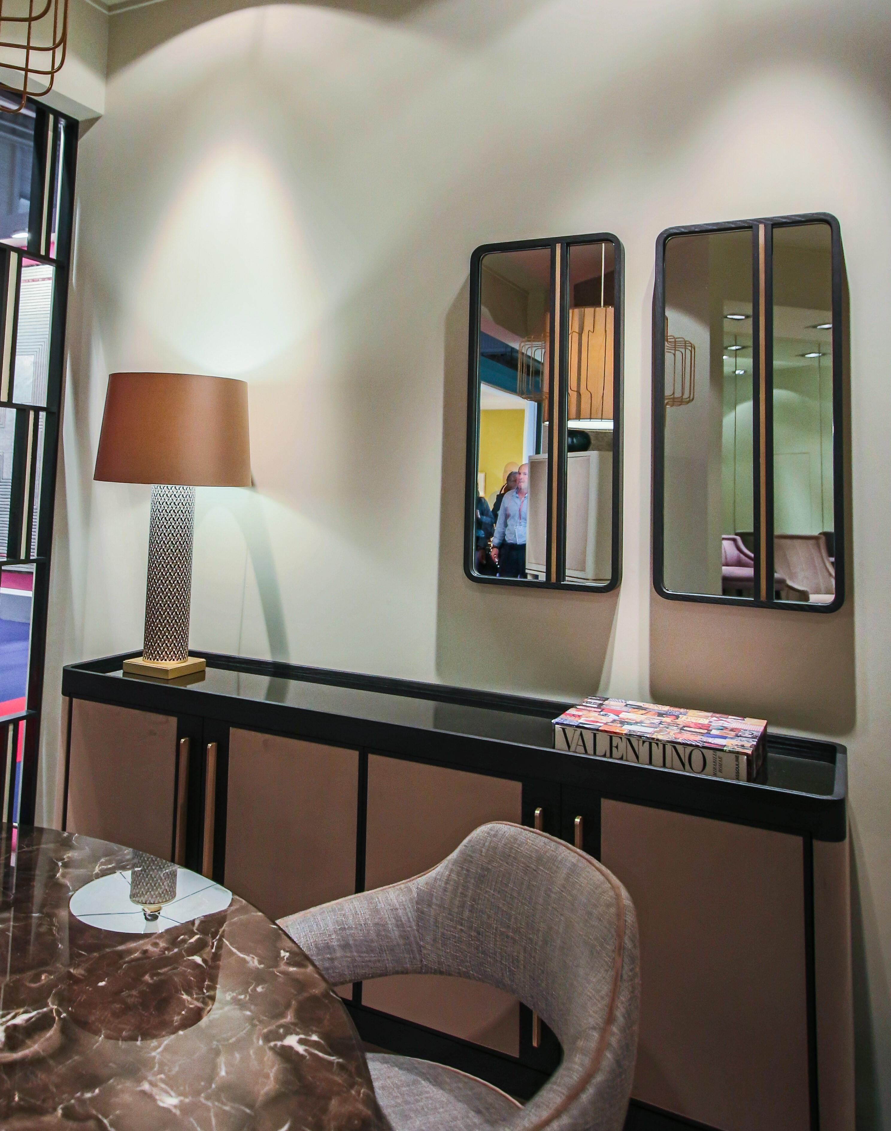 An elegant piece of furniture, suitable for all environments, usable individually or in pairs.‎ The GUGA mirror is characterized by a lacquered wooden frame with a vertical detail in antique brass.

Shown in matte black wooden frame with antique