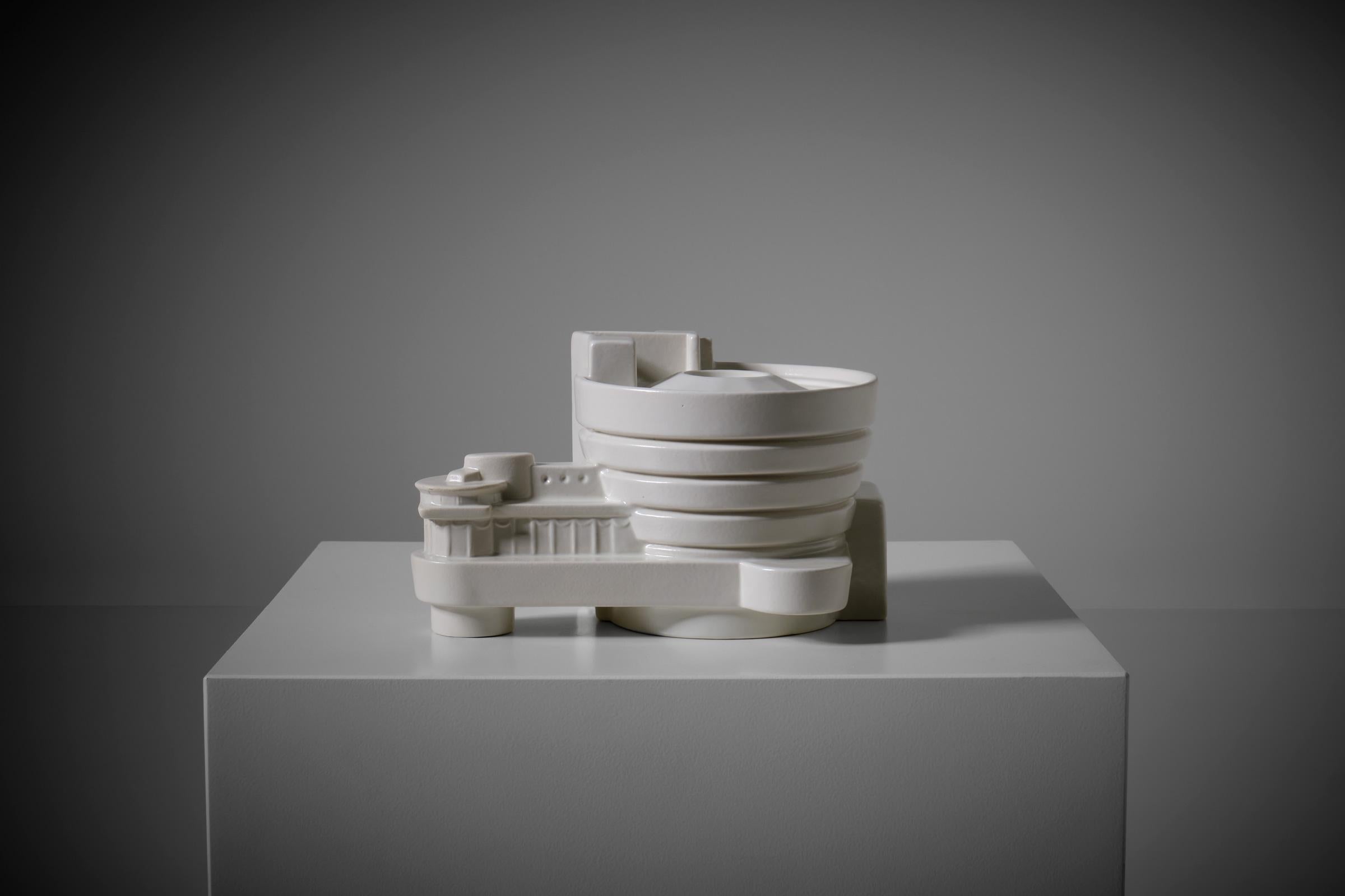 Seltene Guggenheim-Keramikskulptur von A.Ba.Co. für New Land, Italien 1970er Jahre. Das Objekt gehörte zur Kollektion Monumente