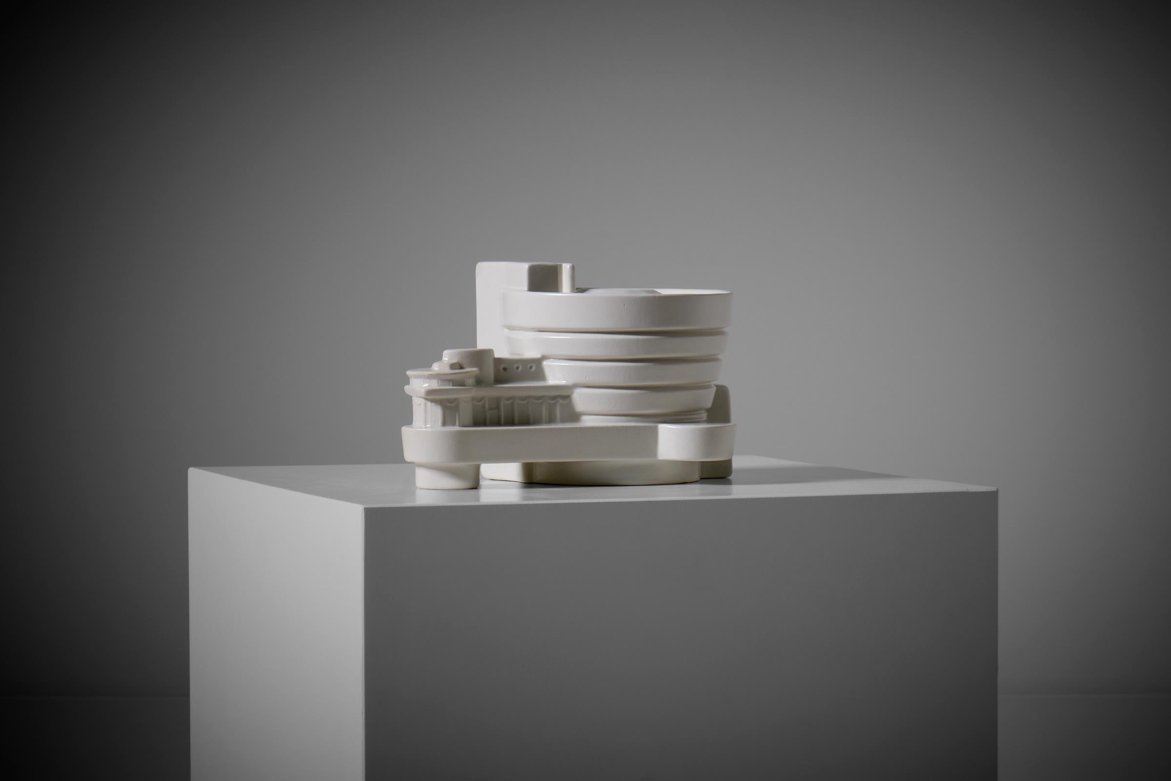 Escultura de cerámica Guggenheim de a.Ba.Co. para New Land, Italia, años 70 en venta 1