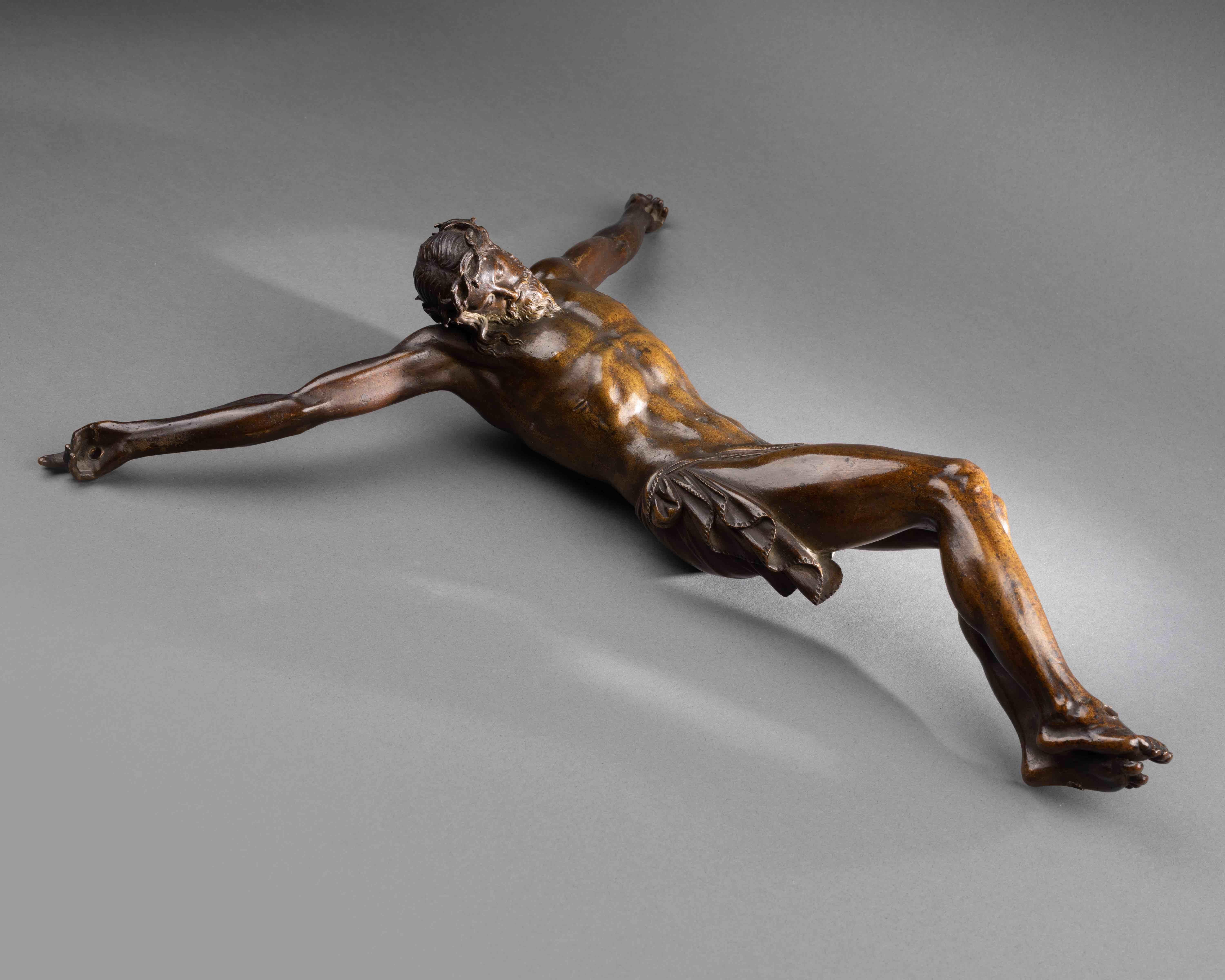 Guglielmo della Porta workshop
Christ crucified 
Rome, 1570-1575
Bronze, lost wax
39.5 x 35 cm

Beautiful patina

Figure representing Christ dead, with his head bowed to his right and fastened to the cross. The head totally fallen down onto
