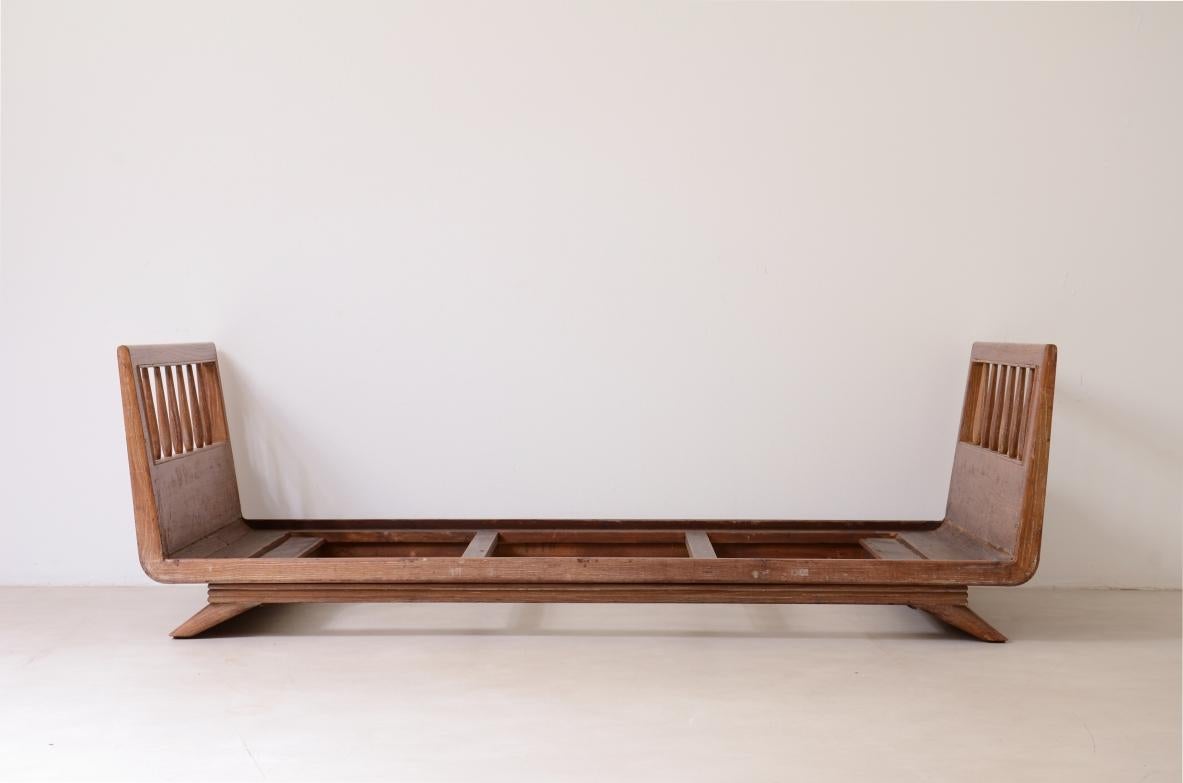 Italian Guglielmo Pecorini 2 elegant beds/somiers in scratched oak. For Sale