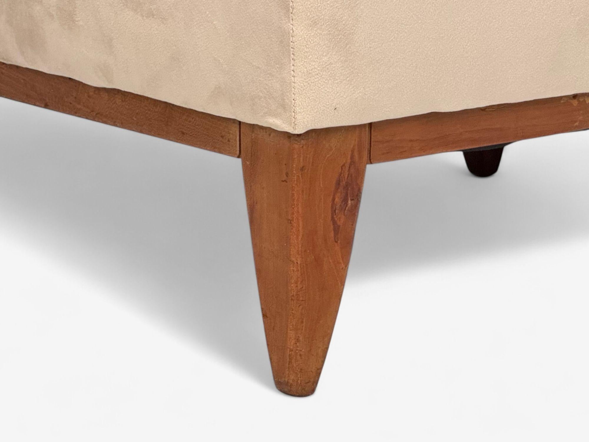 Guglielmo Pecorini, Gebeiztes Holz, Beigefarbener Samt, Niedriger Loungesessel, Italien, 1950er Jahre im Angebot 2