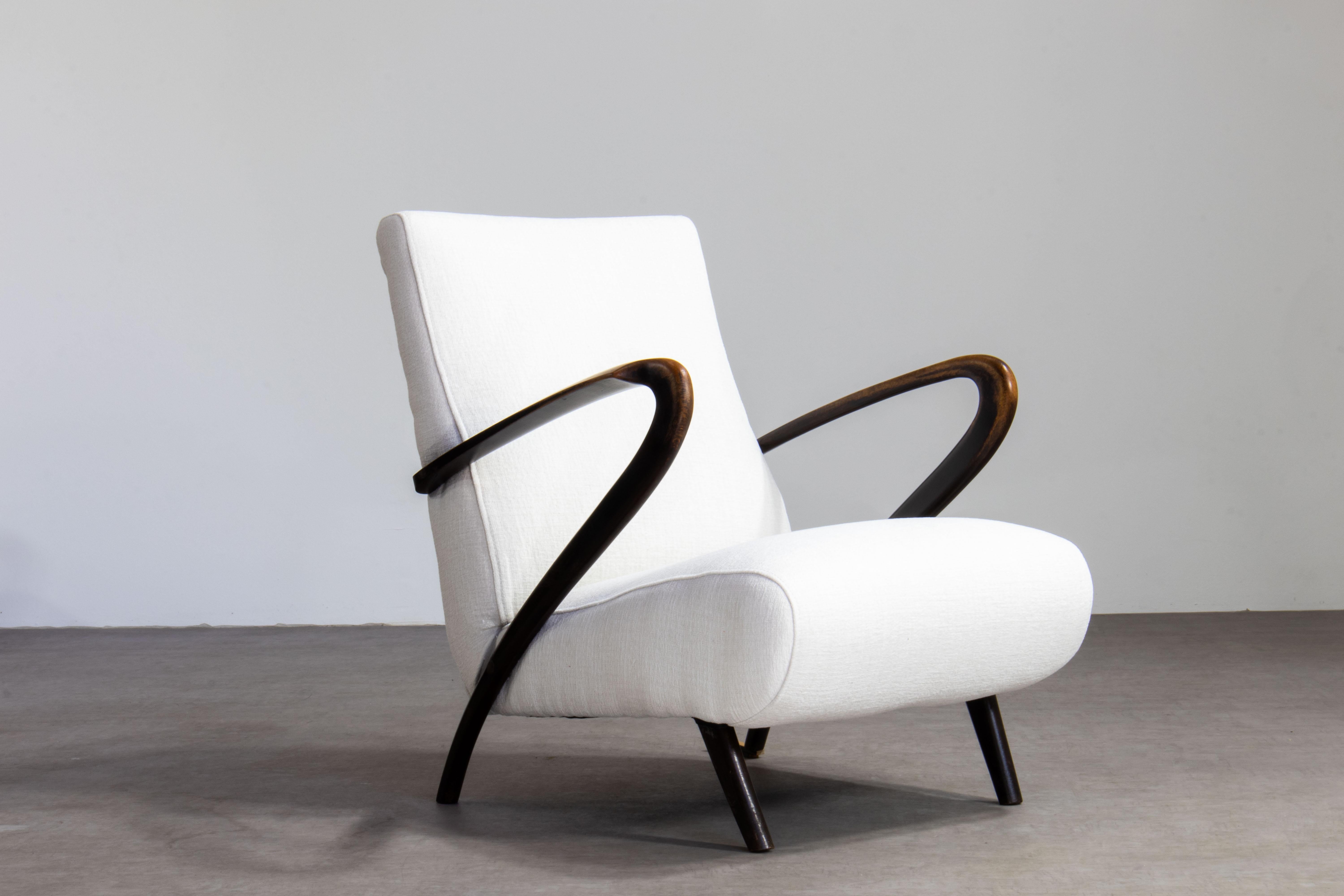 Milieu du XXe siècle Guglielmo Ulrich Fauteuils Liberty italiens des années 1930, Paire de fauteuils en bois sculpté en vente
