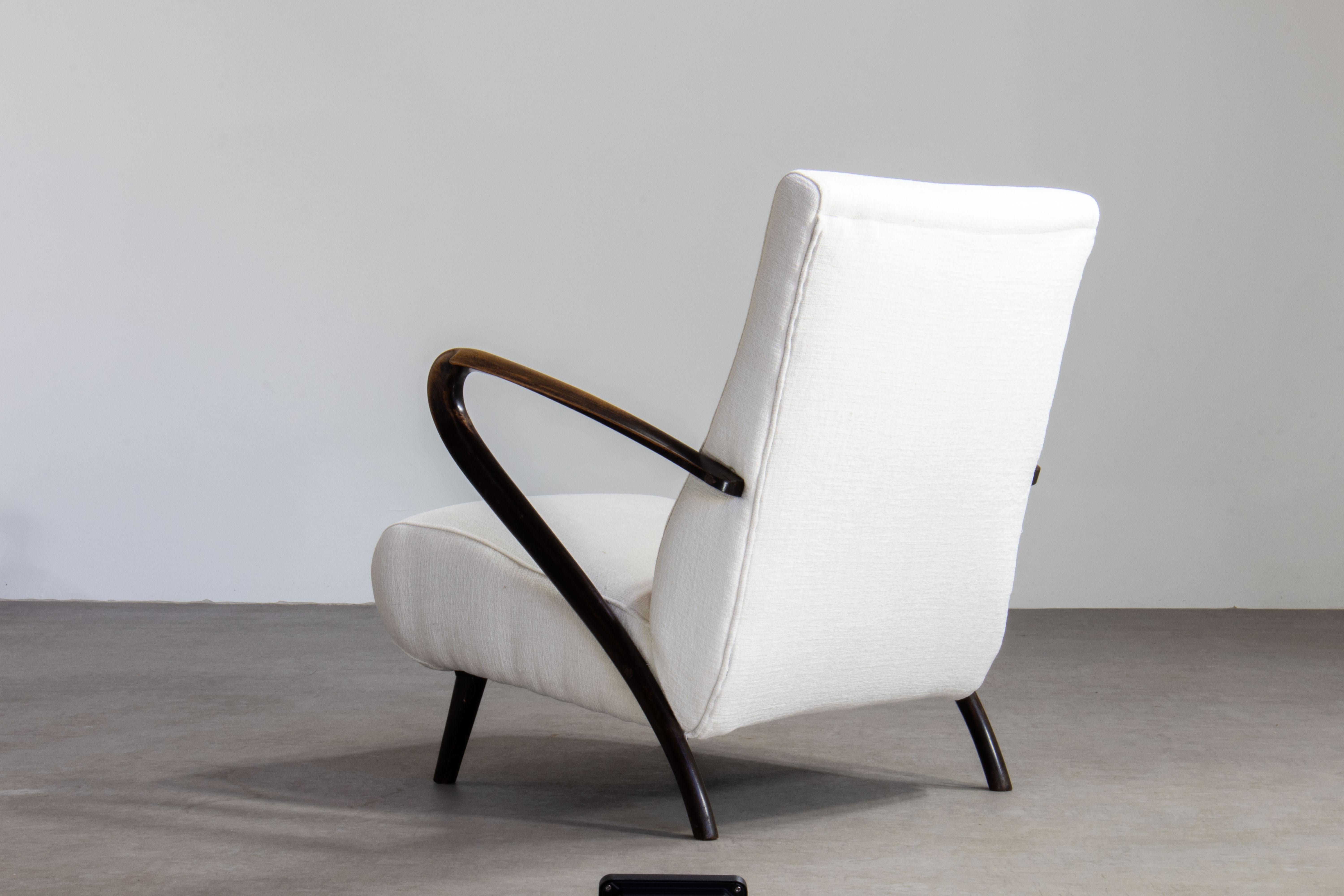 Guglielmo Ulrich Fauteuils Liberty italiens des années 1930, Paire de fauteuils en bois sculpté en vente 1