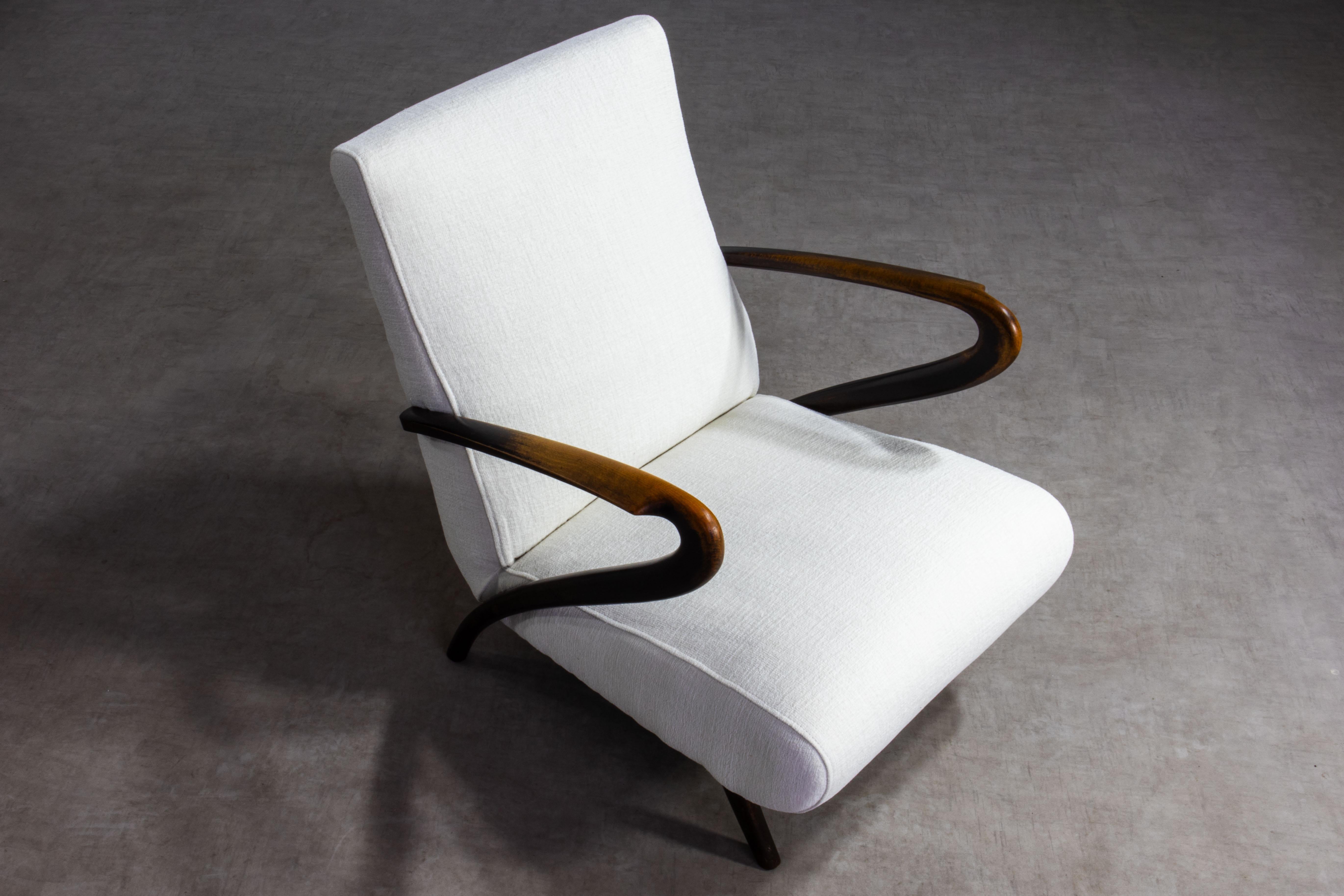 Guglielmo Ulrich Fauteuils Liberty italiens des années 1930, Paire de fauteuils en bois sculpté en vente 2