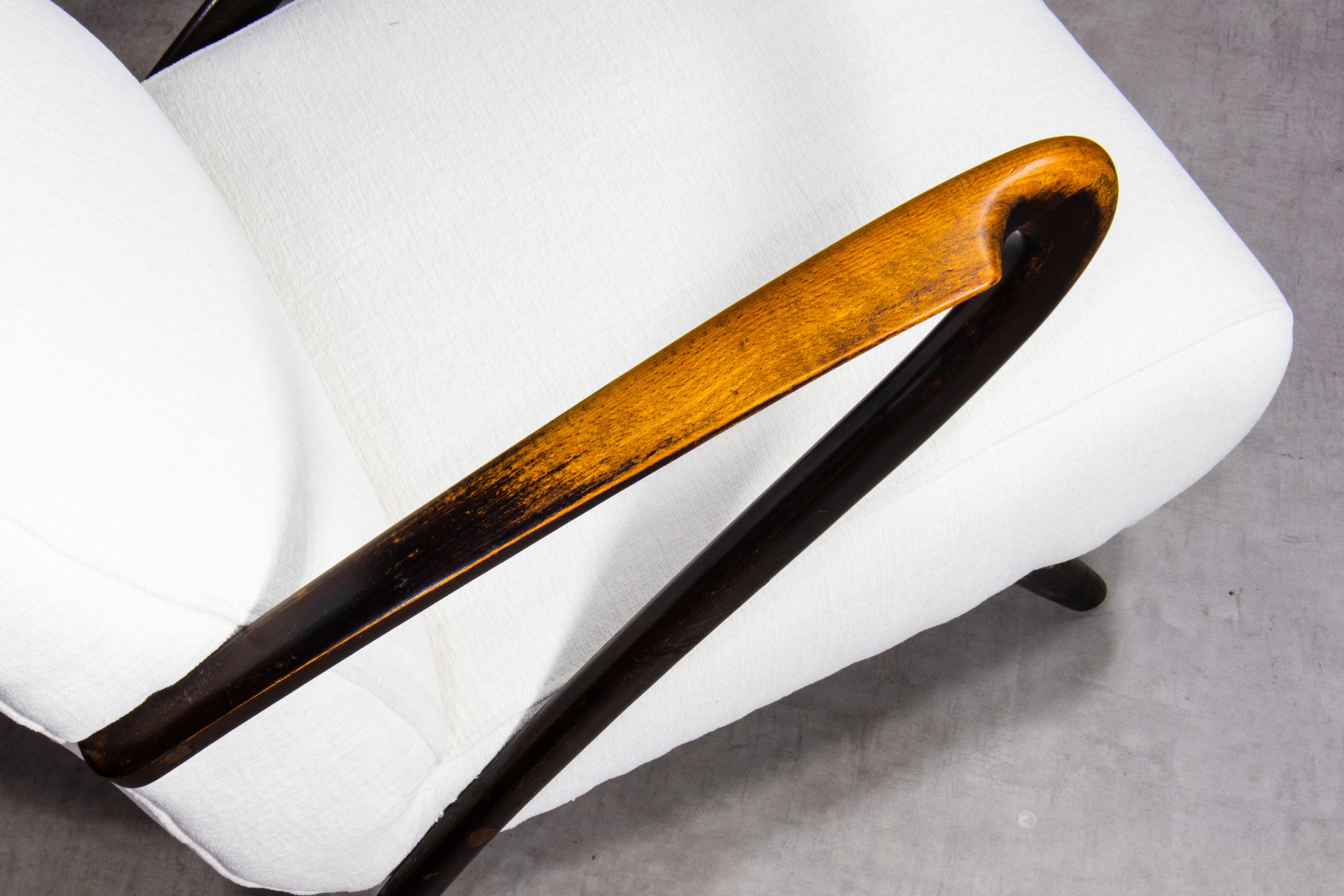 Guglielmo Ulrich Fauteuils Liberty italiens des années 1930, Paire de fauteuils en bois sculpté en vente 3