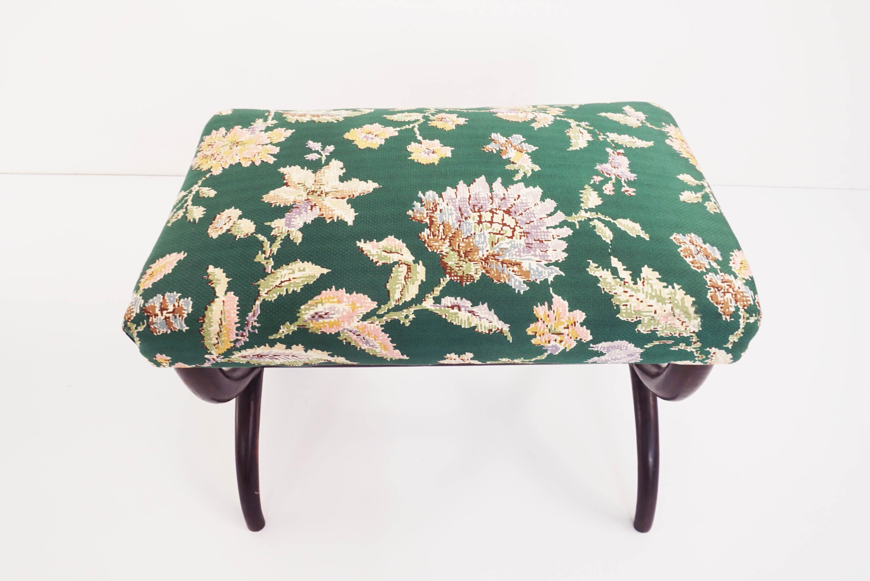 Upholstery Guglielmo Ulrich 1940 Italian Design Stool in Super Elegant Flowered Green Satin For Sale