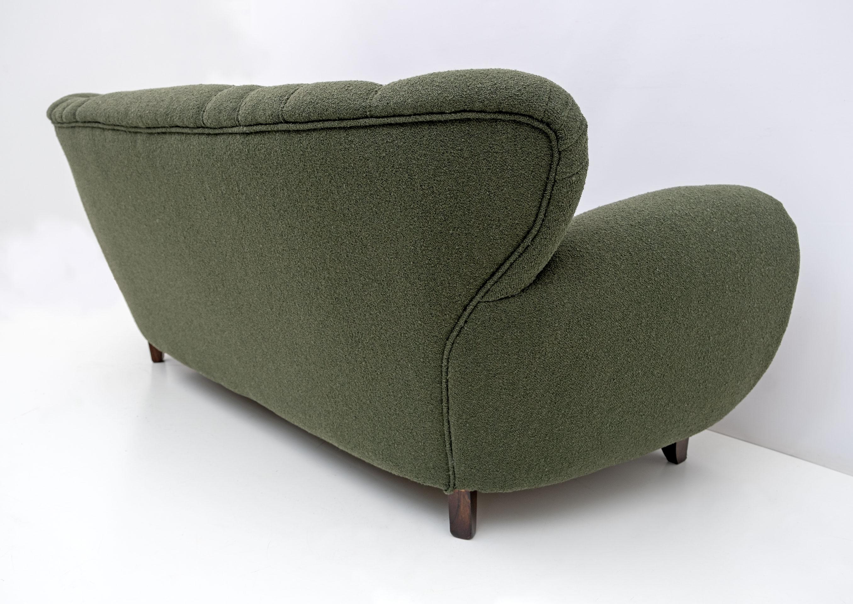      Attributed to Guglielmo Ulrich Art Deco Italian Bouclé Sofa, 1940s For Sale 3