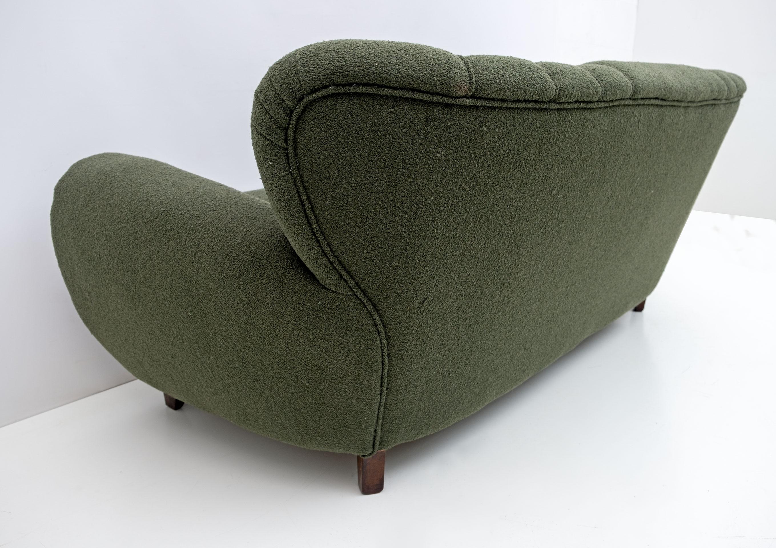      Attributed to Guglielmo Ulrich Art Deco Italian Bouclé Sofa, 1940s For Sale 4