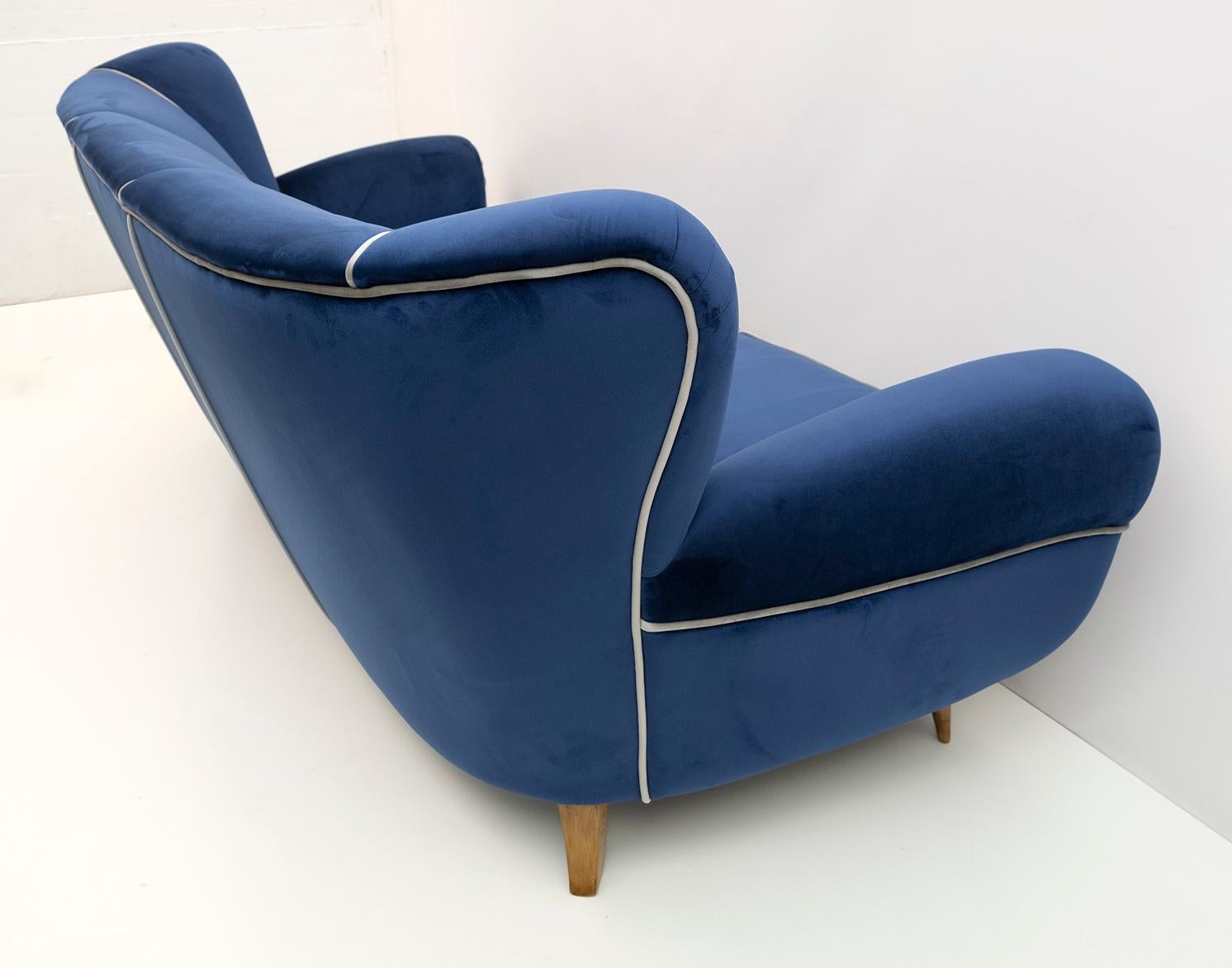 Guglielmo Ulrich Art Deco Italian Velvet Sofa, 1940s For Sale 6