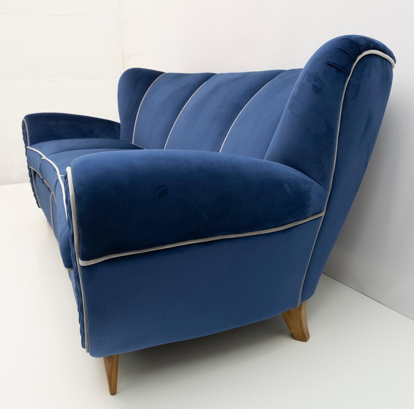 Guglielmo Ulrich Art Deco Italian Velvet Sofa, 1940s For Sale 8