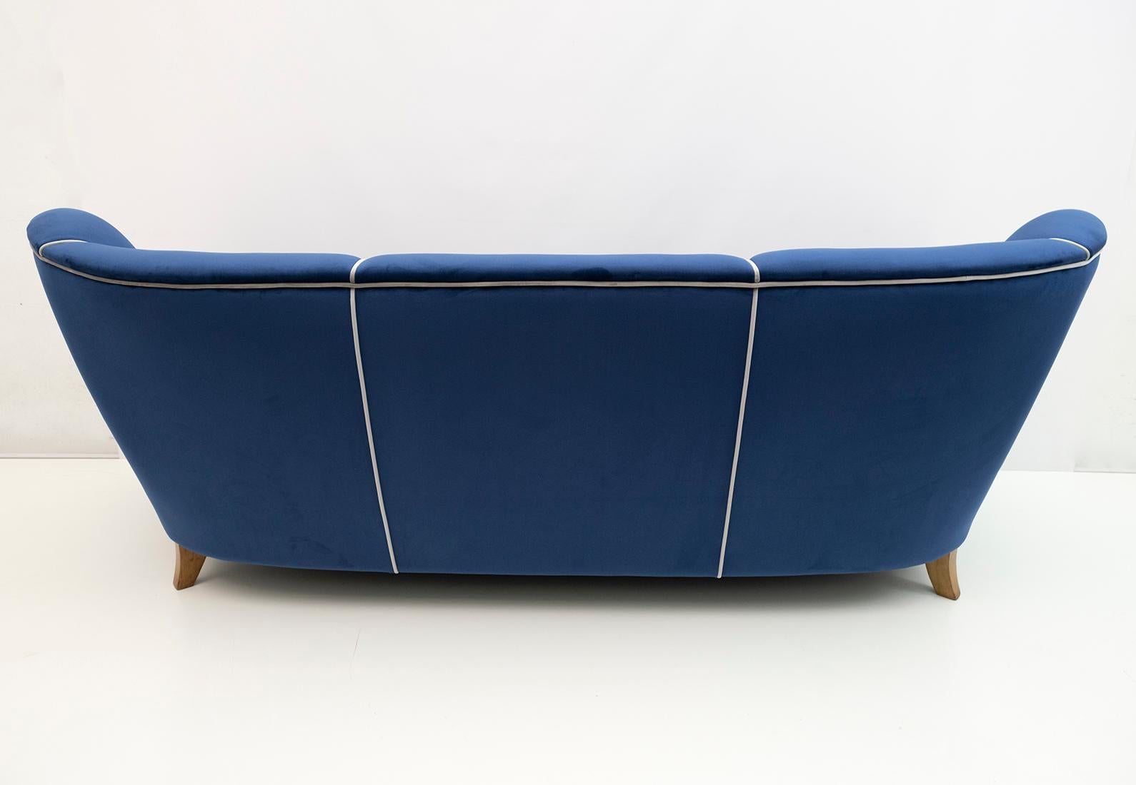 Guglielmo Ulrich Art Deco Italian Velvet Sofa, 1940s For Sale 9