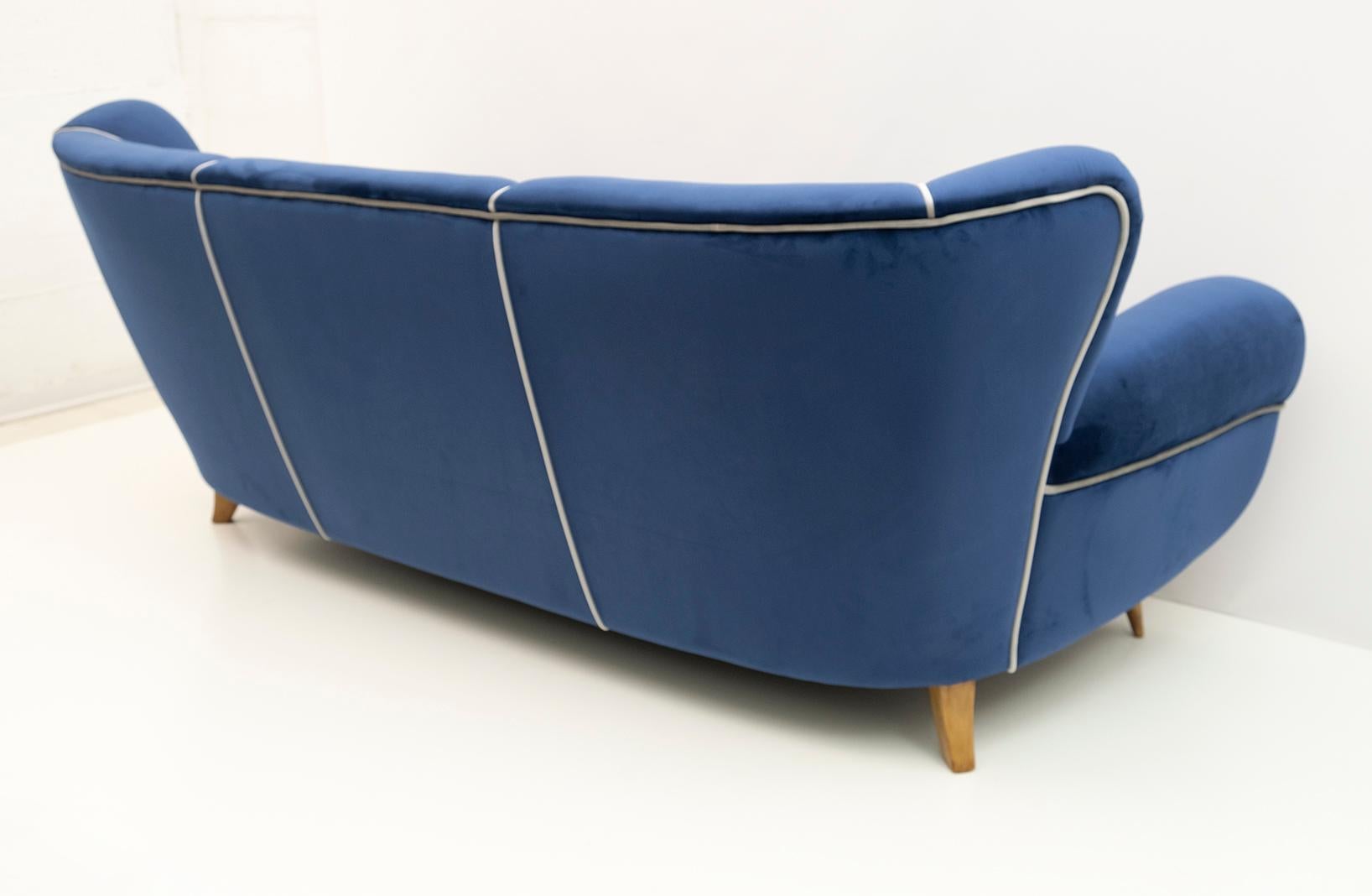 Guglielmo Ulrich Art Deco Italian Velvet Sofa, 1940s For Sale 4