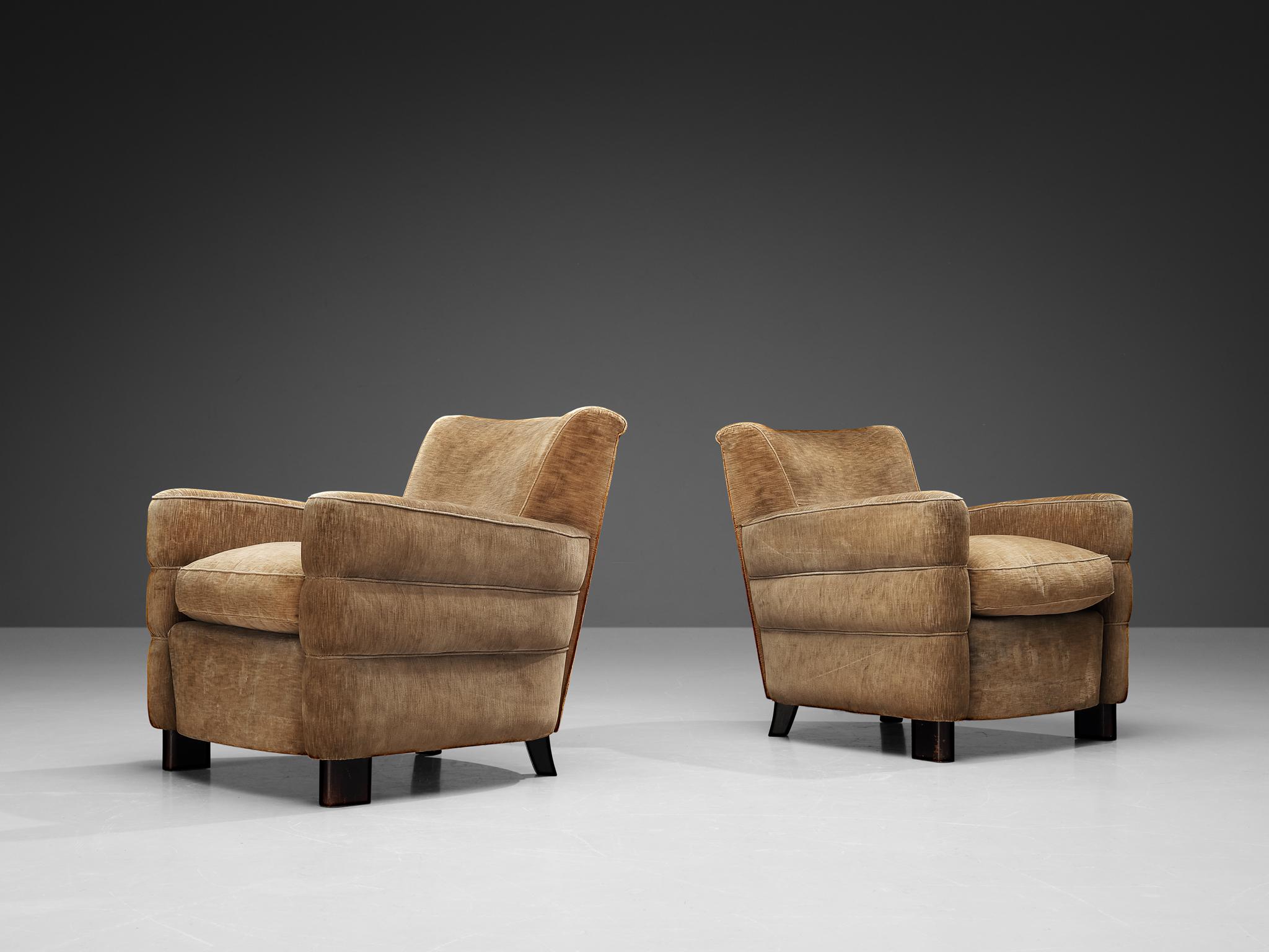 Guglielmo Ulrich, pair of lounge chairs, lacquered wood, beige fabric upholstery, Italy, 1940s
 
Guglielmo Ulrich, an Italian influential designer and architect of the 1940s-1960s, designed this pair of comfortable lounge chairs with a great eye