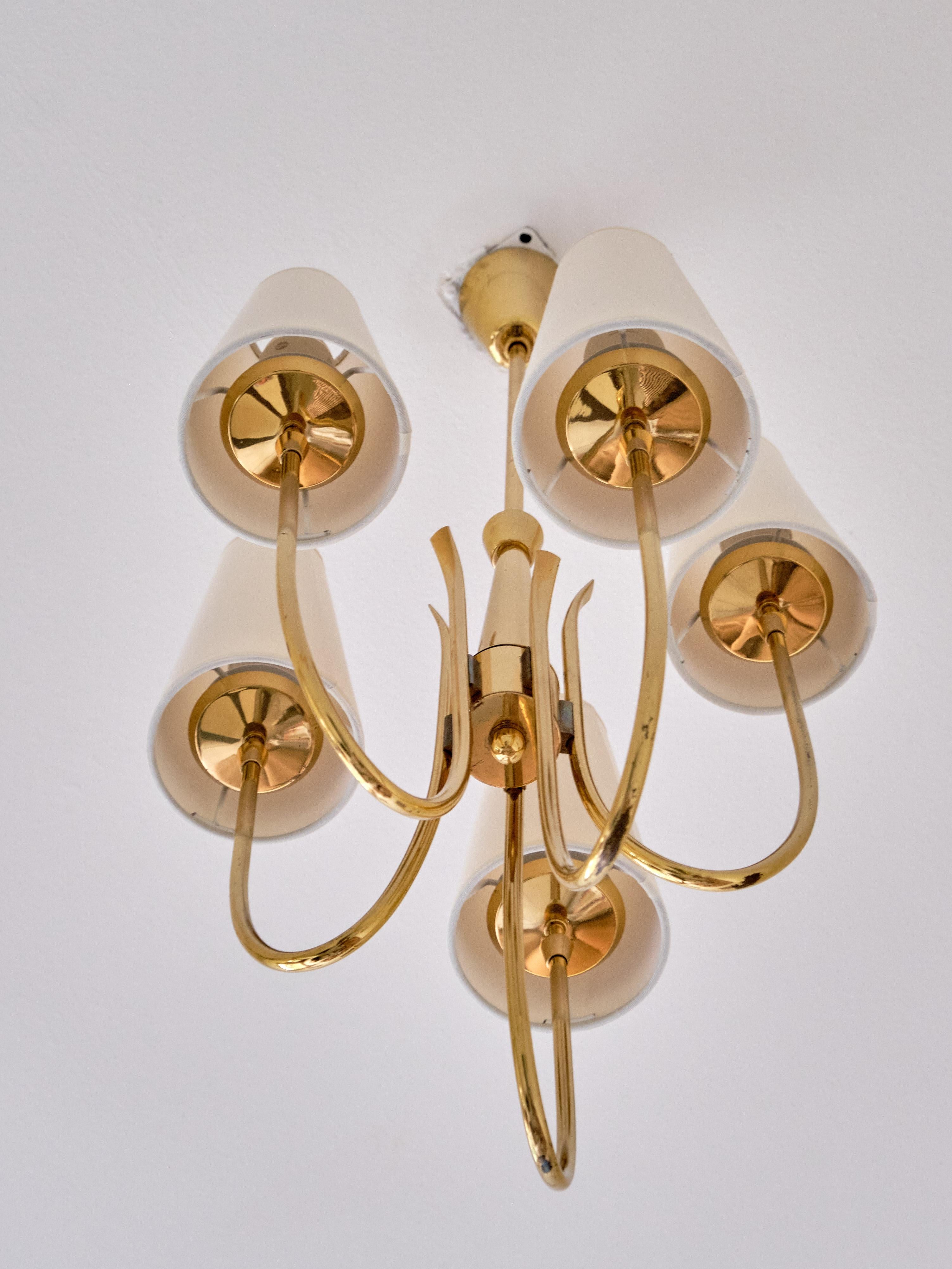 Guglielmo Ulrich Attributed Five Arm Chandelier, Brass and Fabric, Italy, 1940s 7