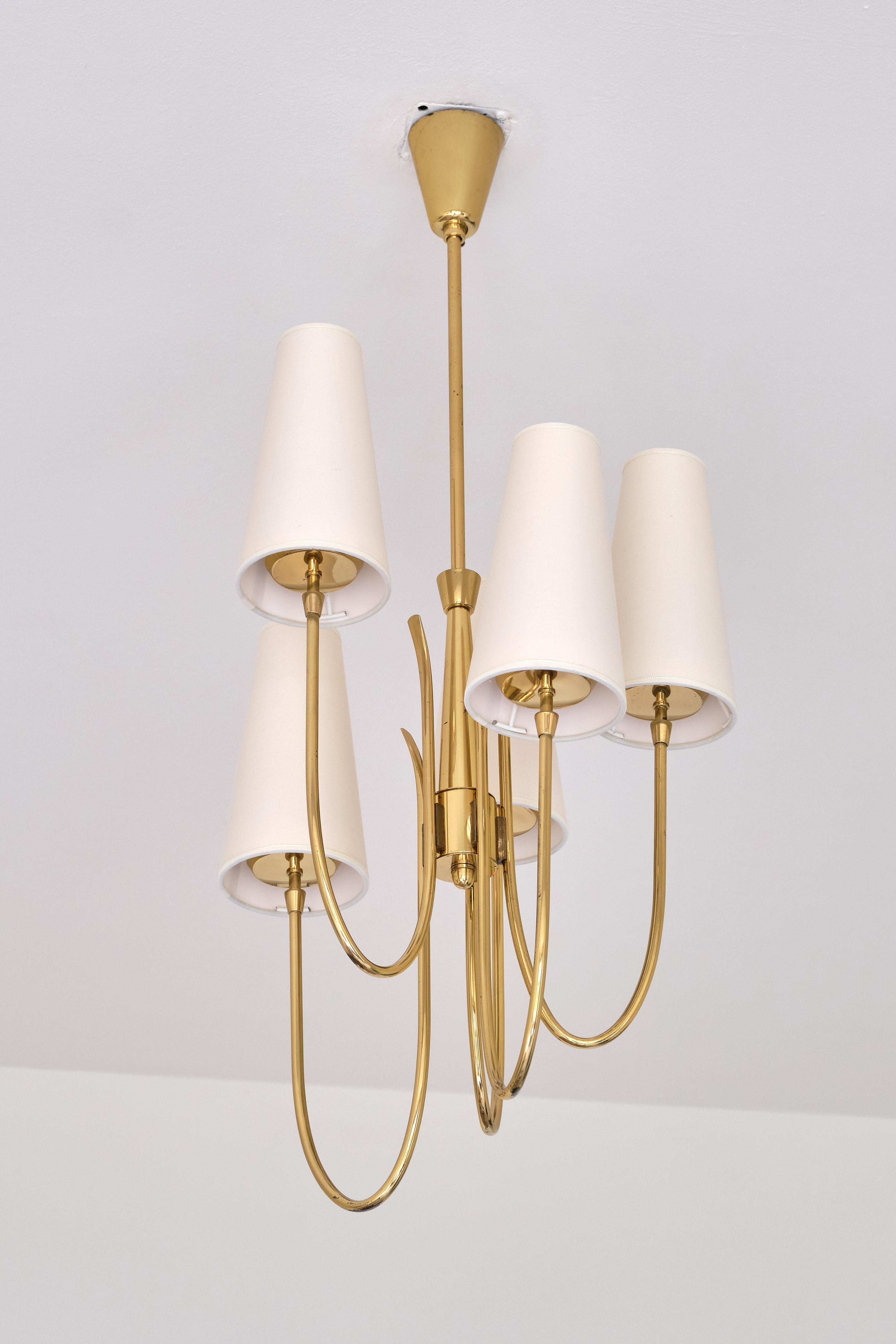 Guglielmo Ulrich Attributed Five Arm Chandelier, Brass and Fabric, Italy, 1940s 8