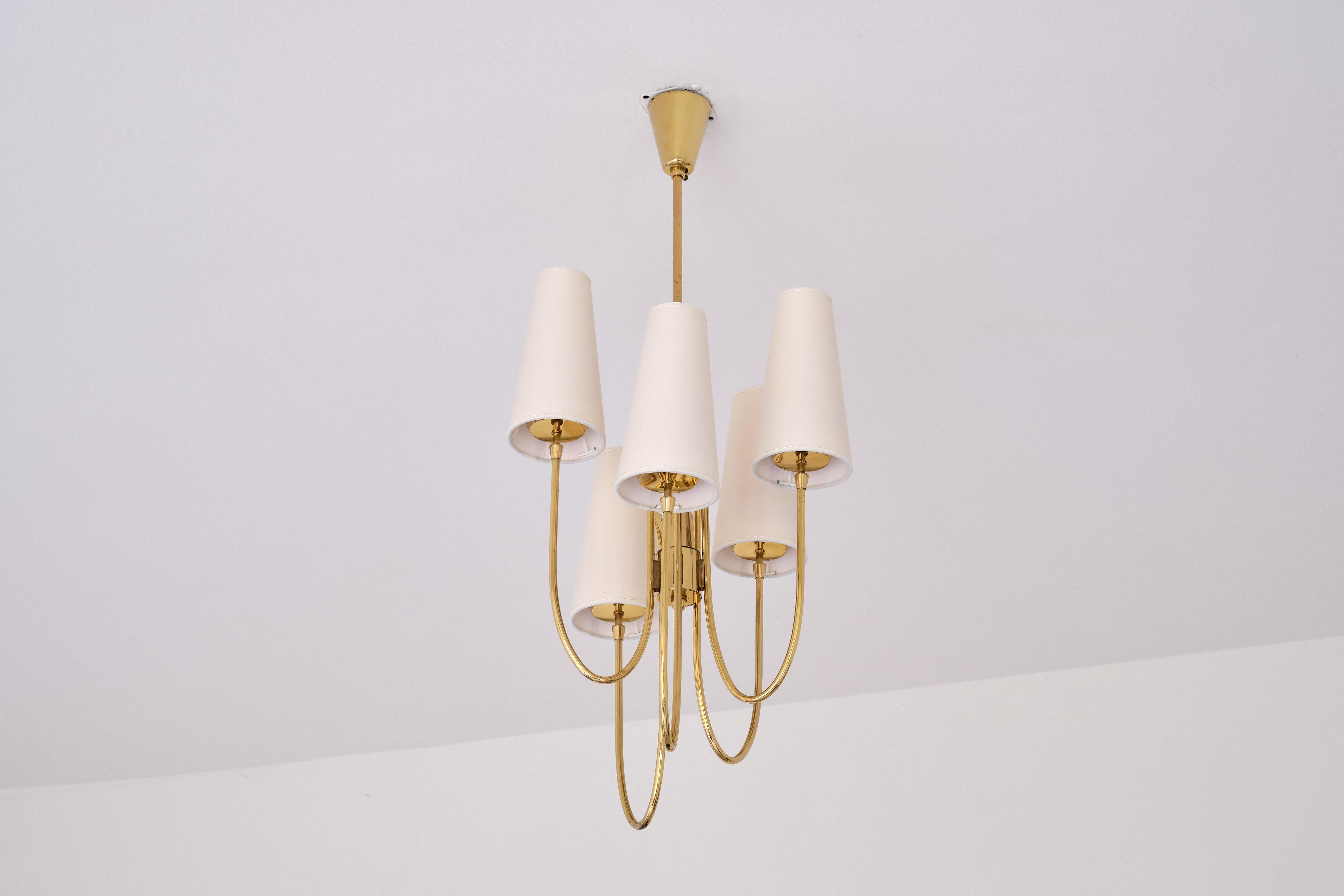 Guglielmo Ulrich Attributed Five Arm Chandelier, Brass and Fabric, Italy, 1940s 9