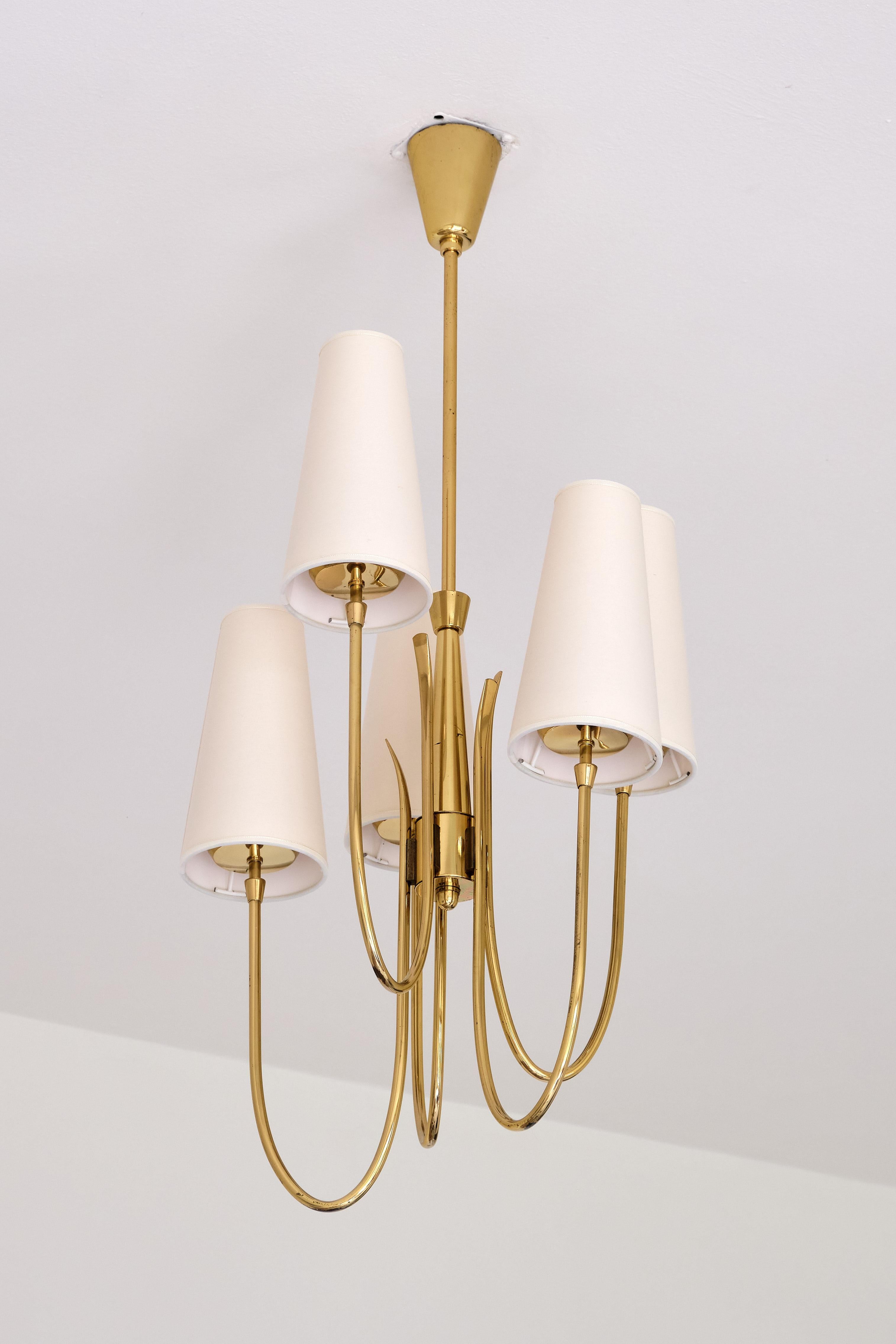 Mid-20th Century Guglielmo Ulrich Attributed Five Arm Chandelier, Brass and Fabric, Italy, 1940s