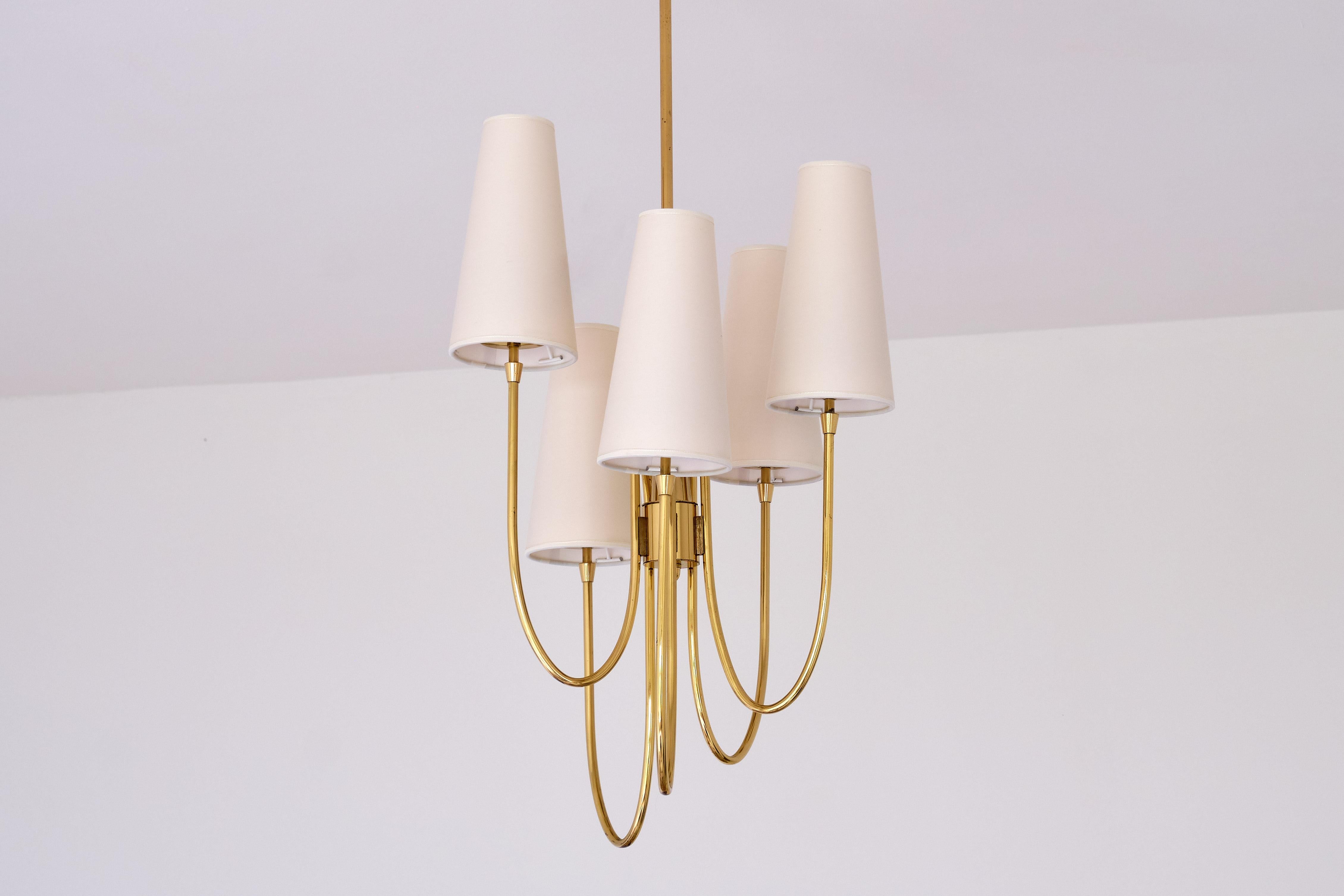 Guglielmo Ulrich Attributed Five Arm Chandelier, Brass and Fabric, Italy, 1940s 3