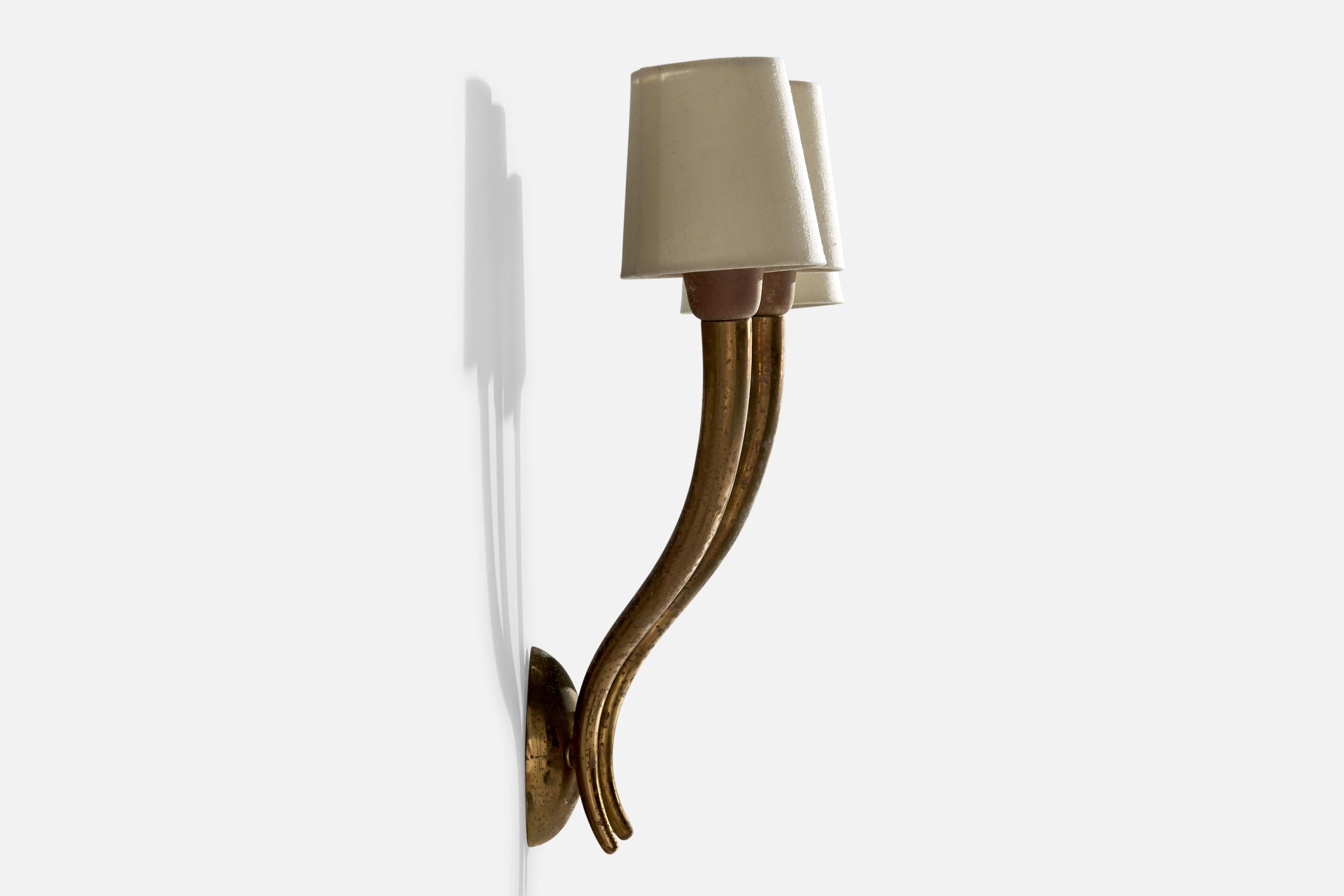 Atribución Guglielmo Ulrich, Apliques de pared, Latón, Tela, Italia, Década de 1940 Italiano en venta