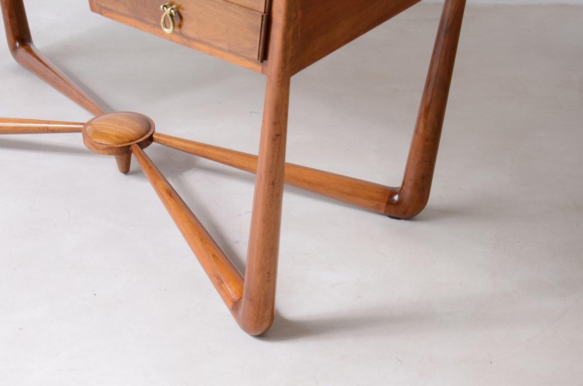 Italian Guglielmo Ulrich elegant walnut writing desk For Sale