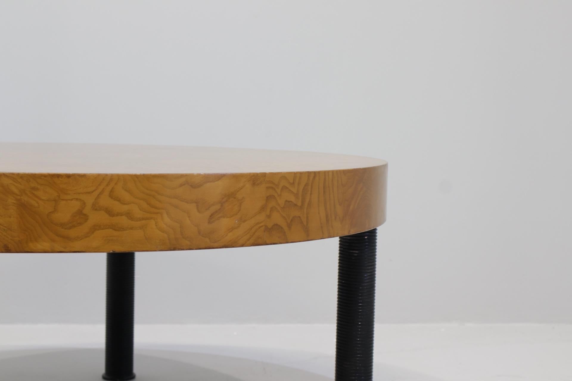 Table basse italienne Guglielmo Ulrich pour ARCA avec pieds tournés Signée en vente 7