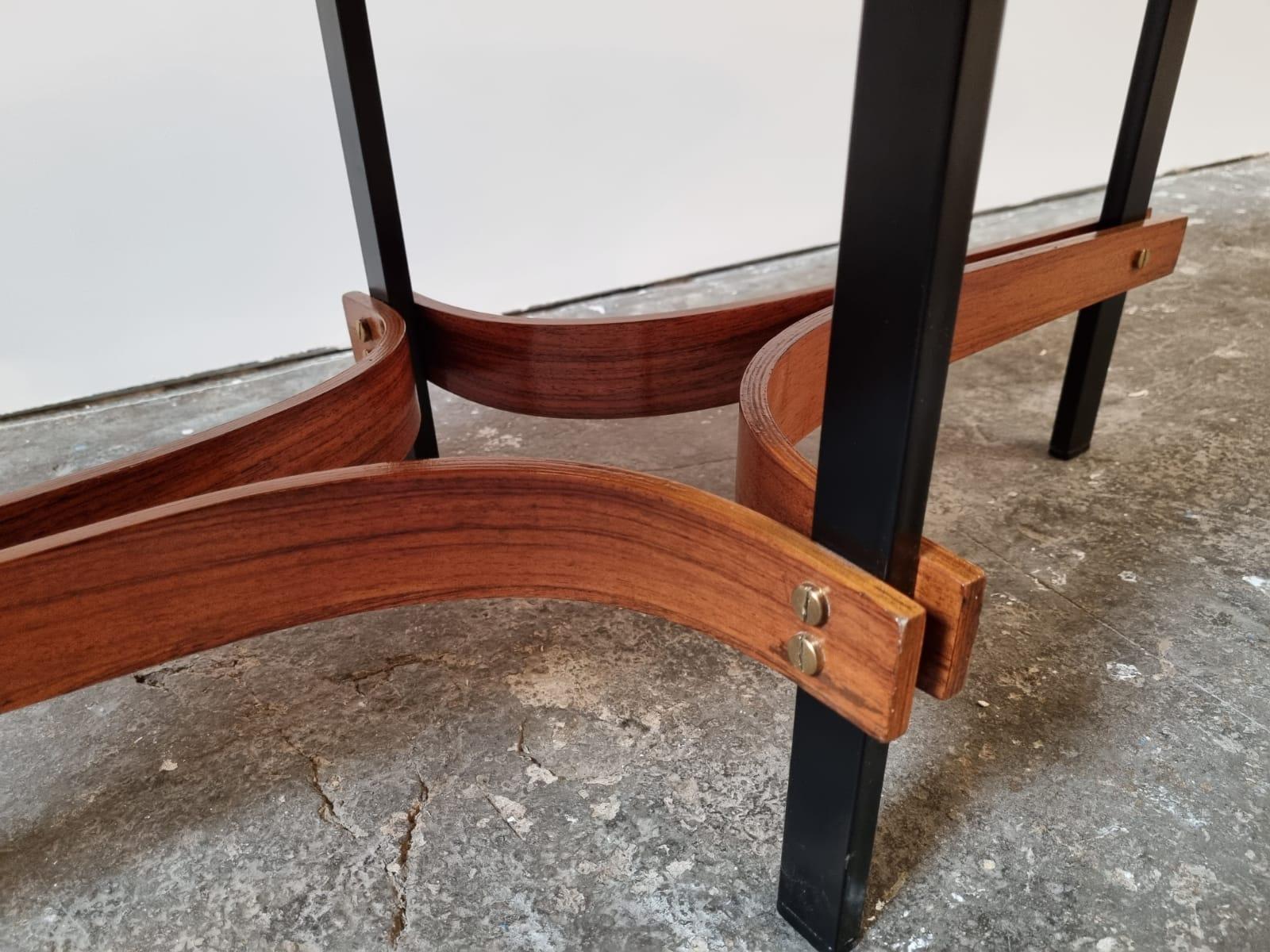 Italiano Tavolino da caffè in teak italiano di Guglielmo Ulrich, 1950 Tavola di metà secolo