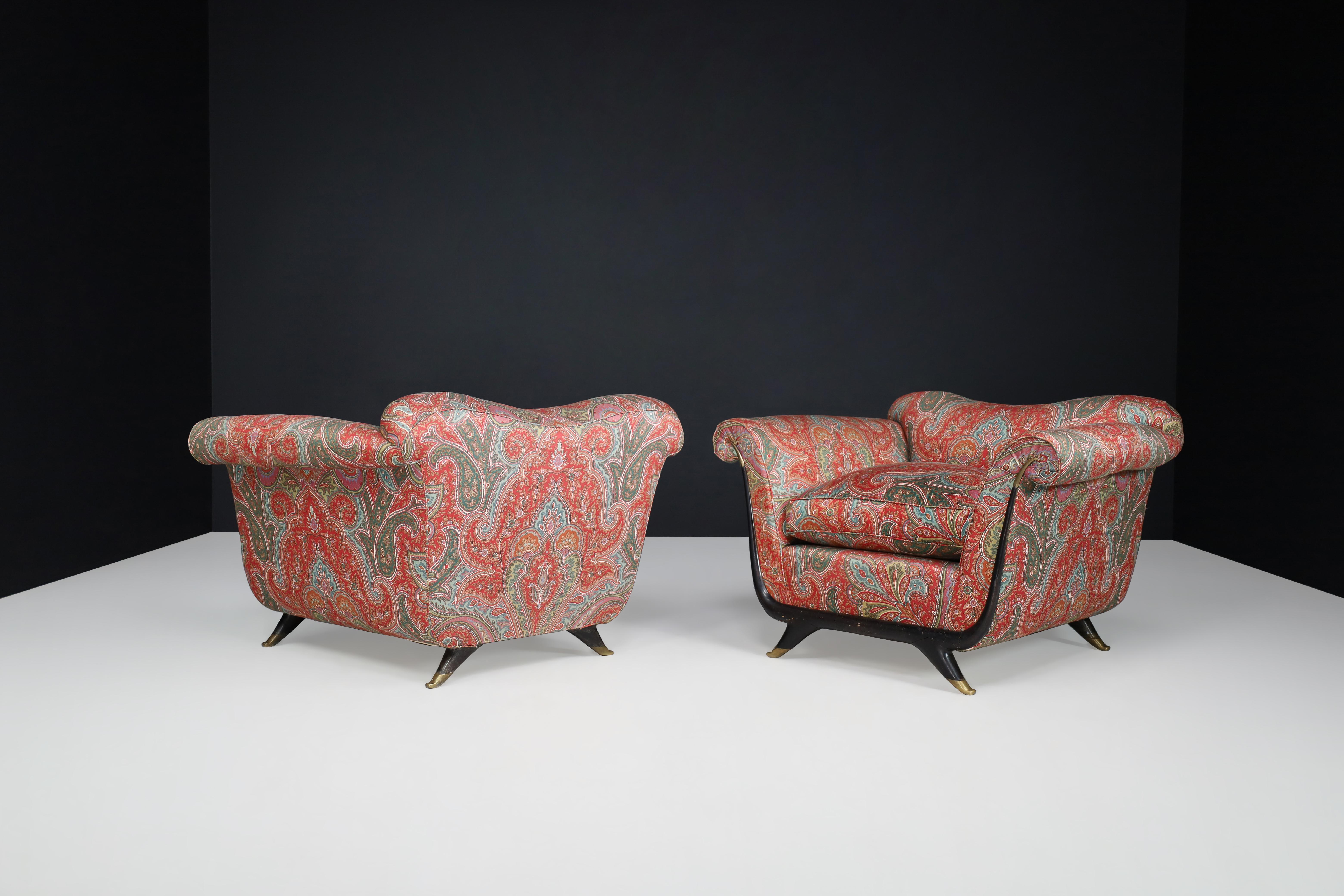 Guglielmo Ulrich Lounge Chairs in Walnut, Fabric, and Brass, Italy, 1930s  For Sale 4