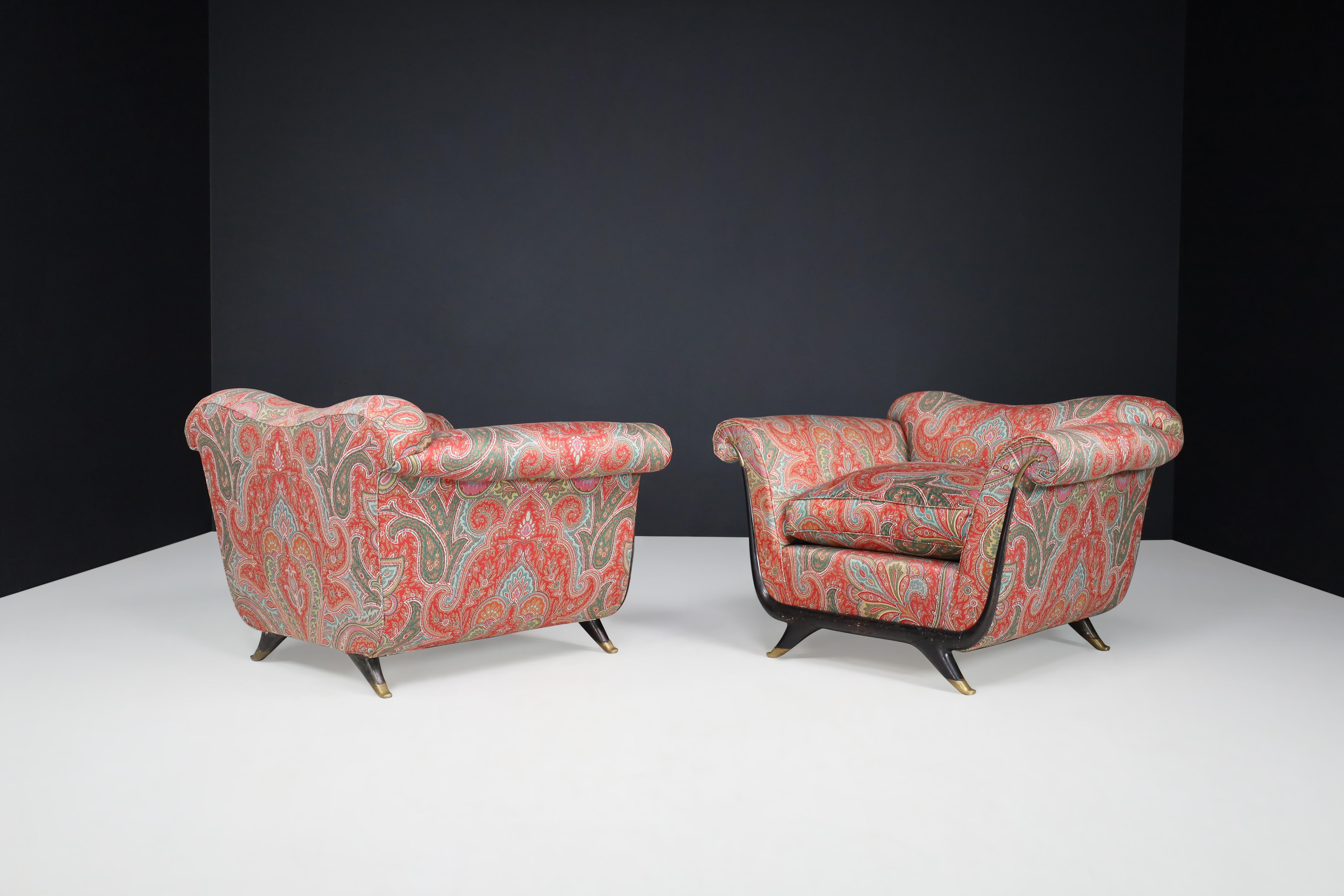 Guglielmo Ulrich Lounge Chairs in Walnut, Fabric, and Brass, Italy, 1930s  For Sale 5