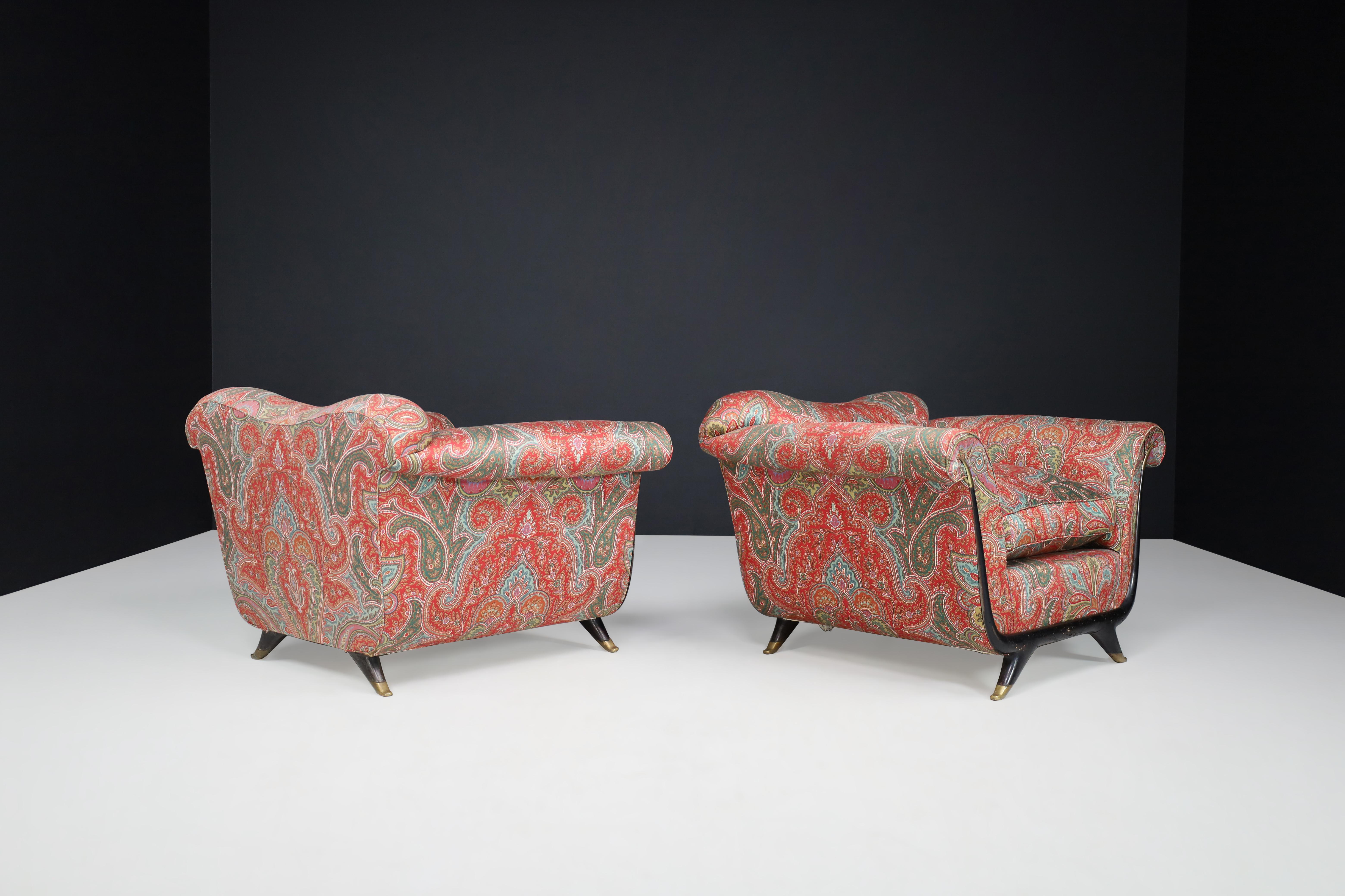Guglielmo Ulrich Lounge Chairs in Walnut, Fabric, and Brass, Italy, 1930s  For Sale 7