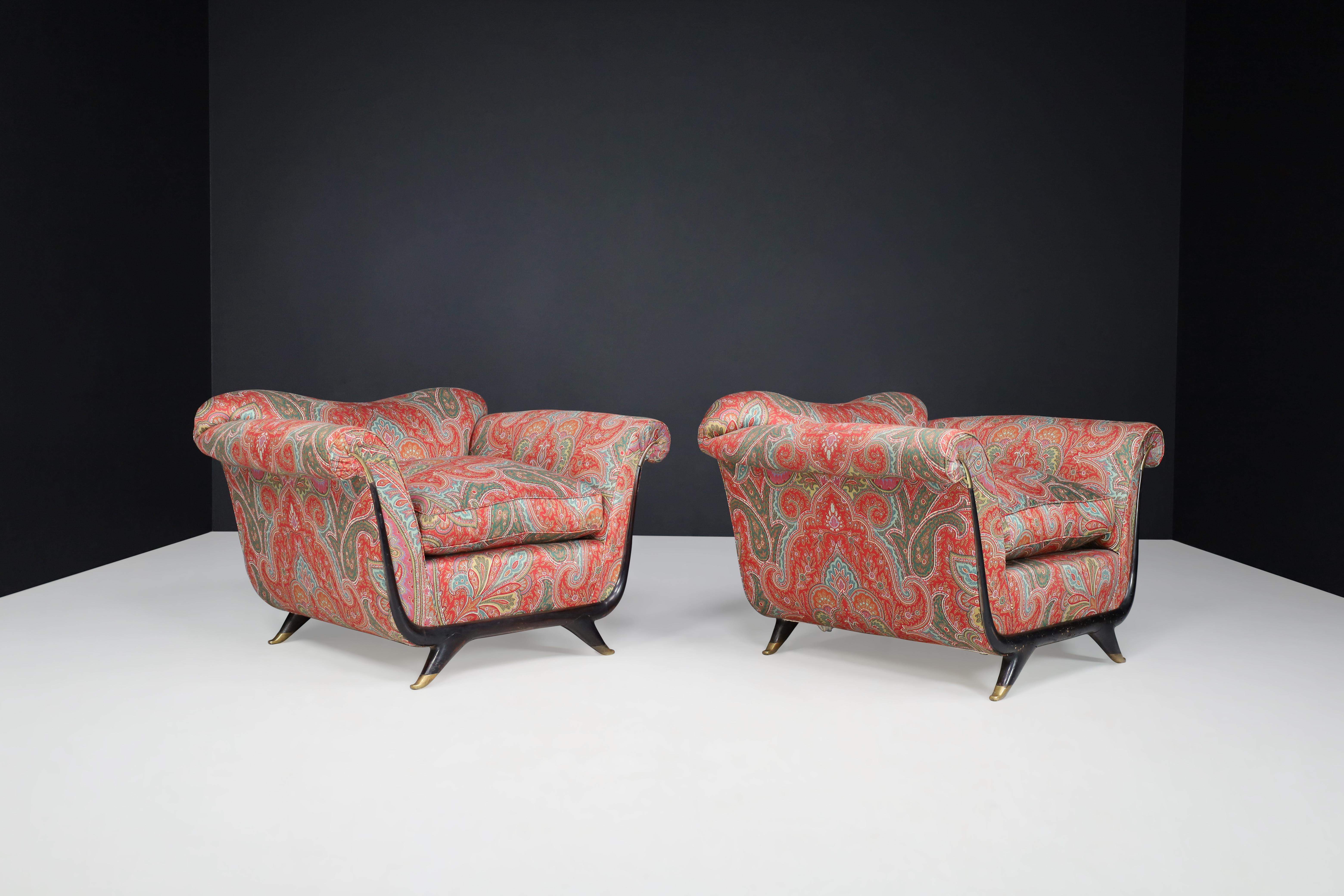 Guglielmo Ulrich Lounge Chairs in Walnut, Fabric, and Brass, Italy, 1930s  For Sale 8