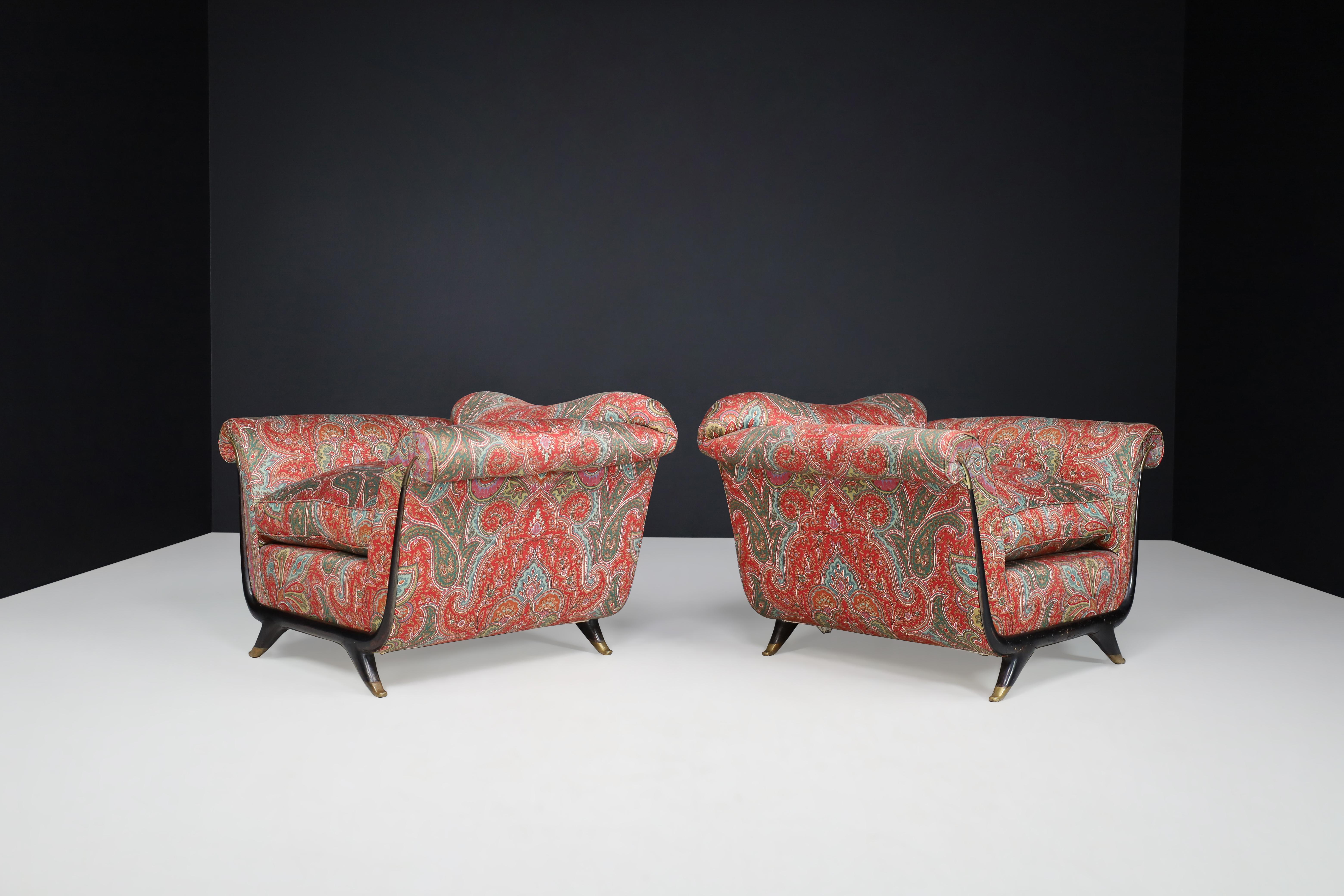 Guglielmo Ulrich Lounge Chairs in Walnut, Fabric, and Brass, Italy, 1930s  For Sale 9