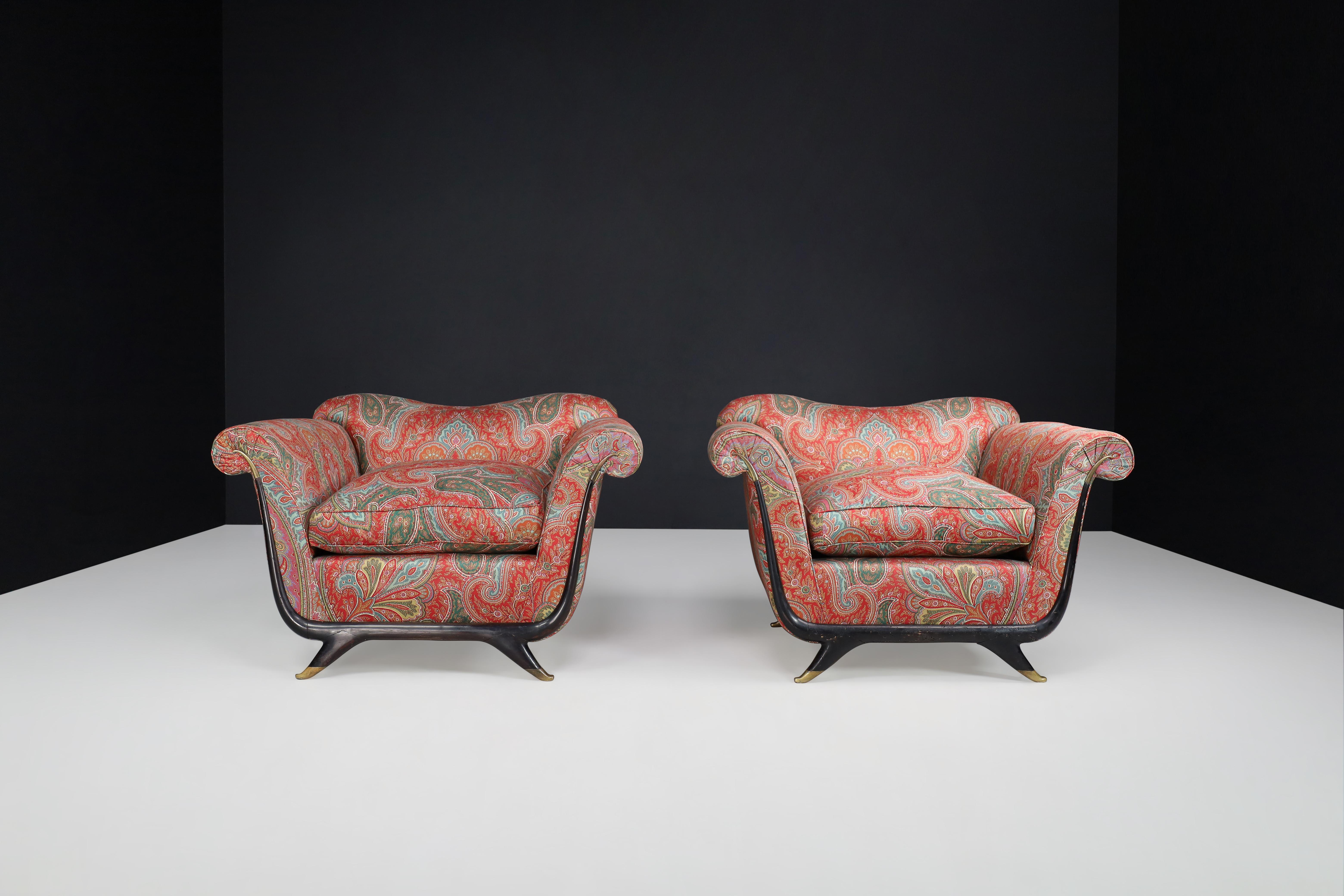 Guglielmo Ulrich Lounge Chairs in Walnut, Fabric, and Brass, Italy, 1930s  For Sale 1