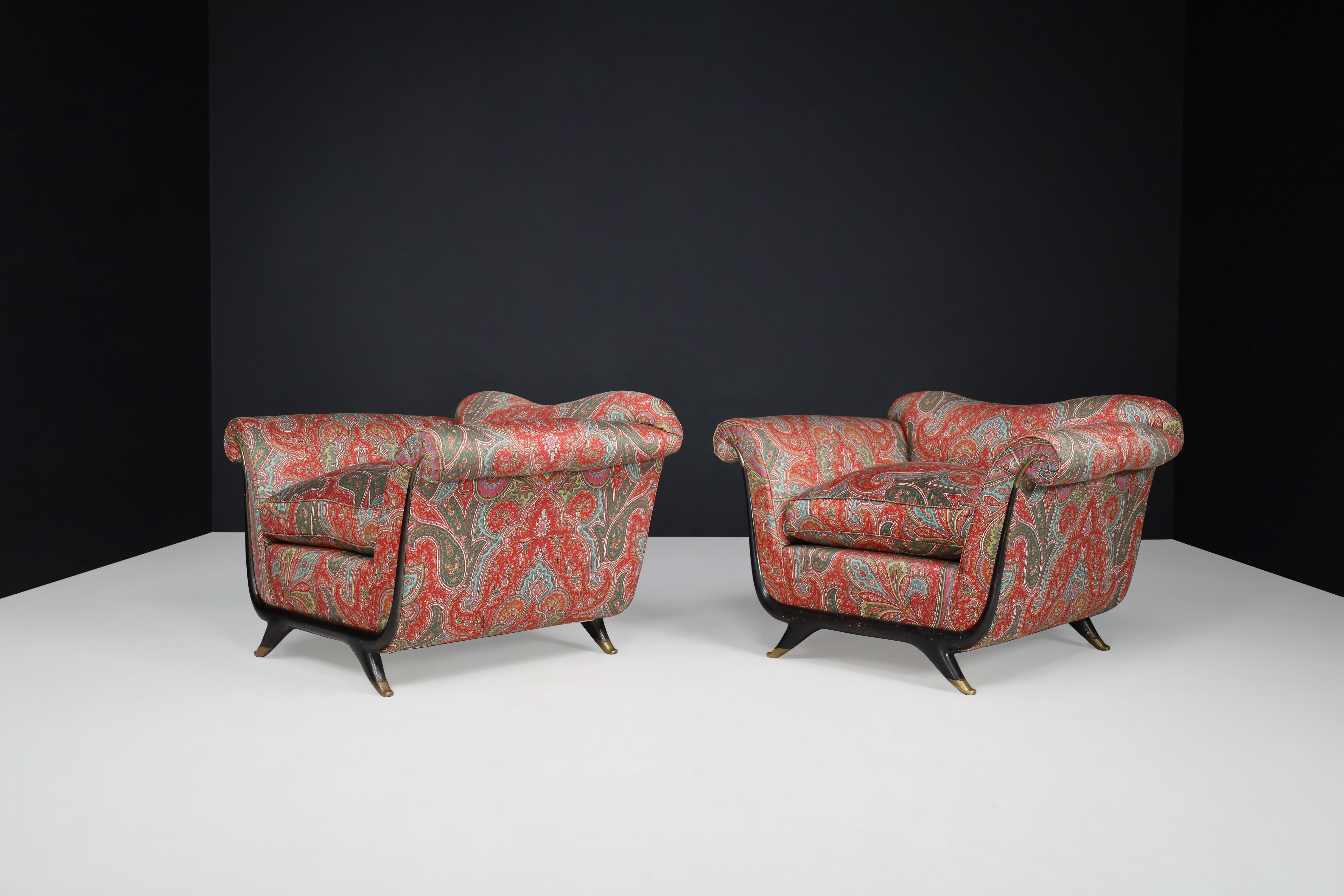 Guglielmo Ulrich Lounge Chairs in Walnut, Fabric, and Brass, Italy, 1930s  For Sale 3