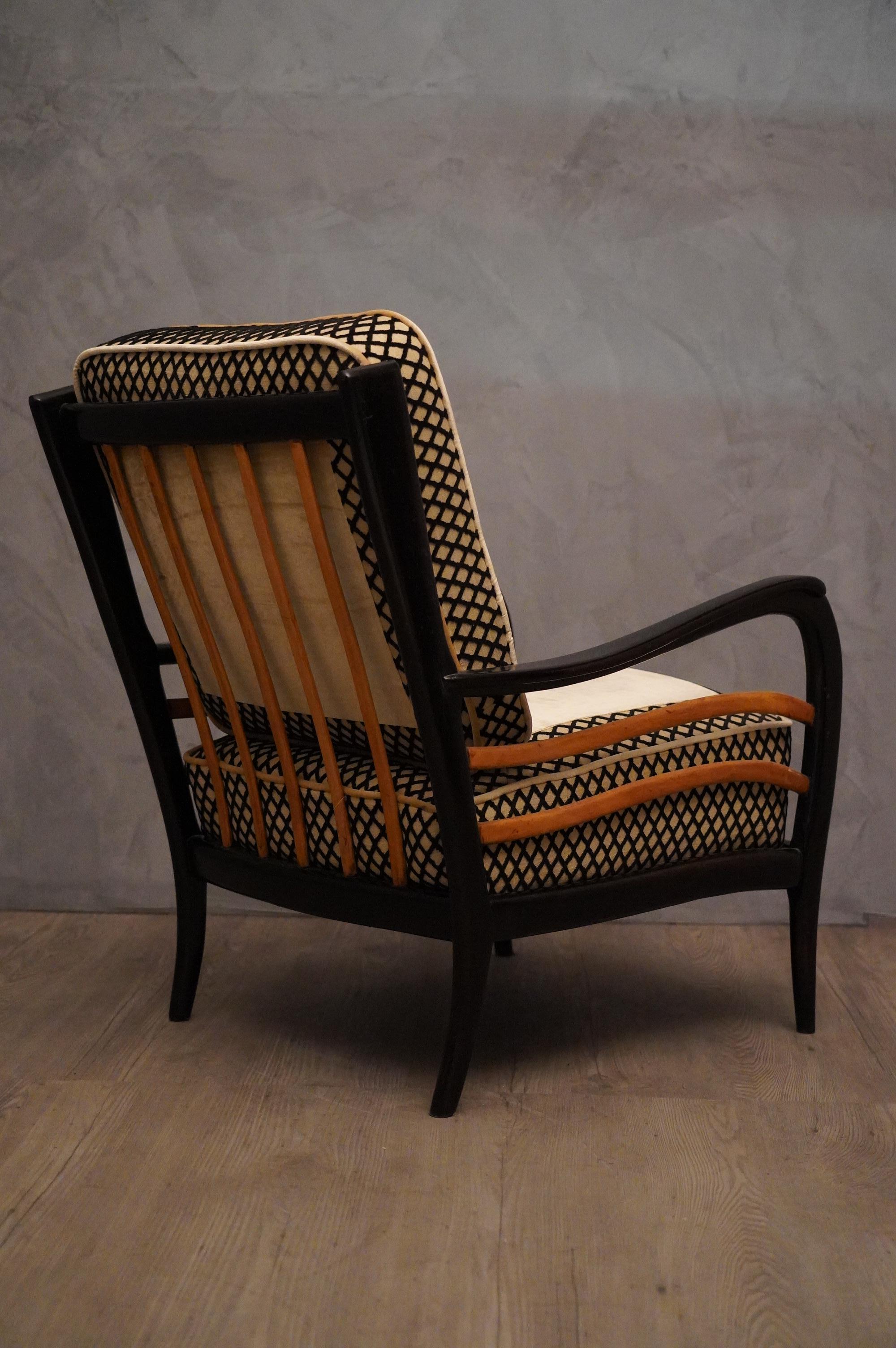 Guglielmo Ulrich Attributed Midcentury Beech and Velvet Italian Armchair, 1950 In Excellent Condition In Rome, IT