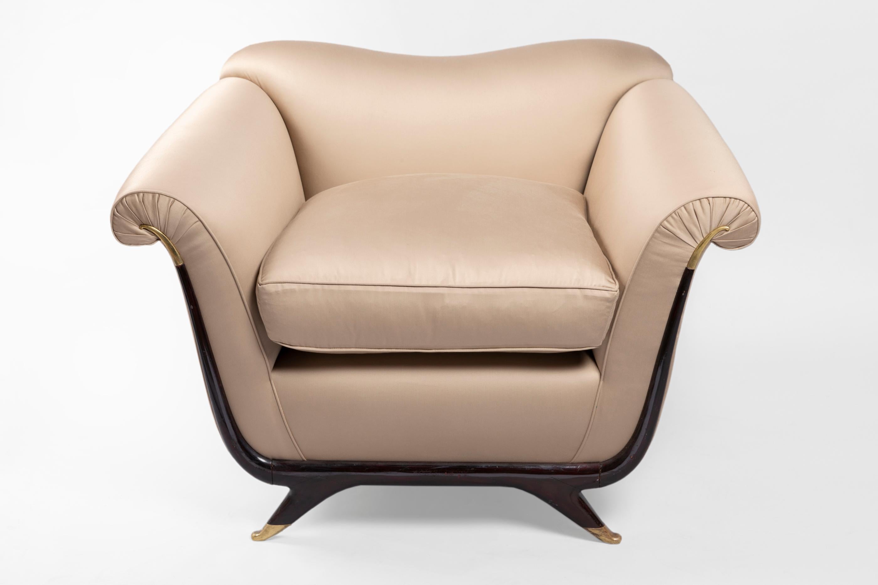 Elegant, very chic, two armchairs upholstered in a beautiful taupe silk fabric (Pierre Frey). The designer Guglielmo Ulrich gave a beautiful shape to these pieces, sensuality with his unique Italian taste and savoir faire. Can be sold with similar